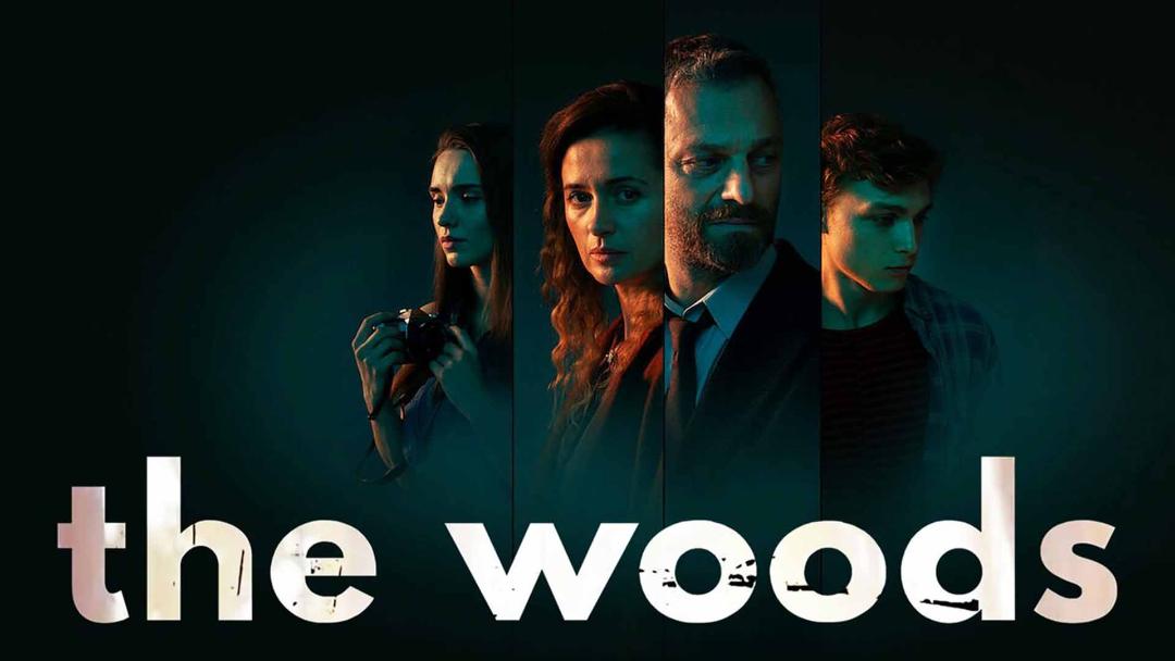 شخصیت‌های اصلی سریال The Woods در کنار هم