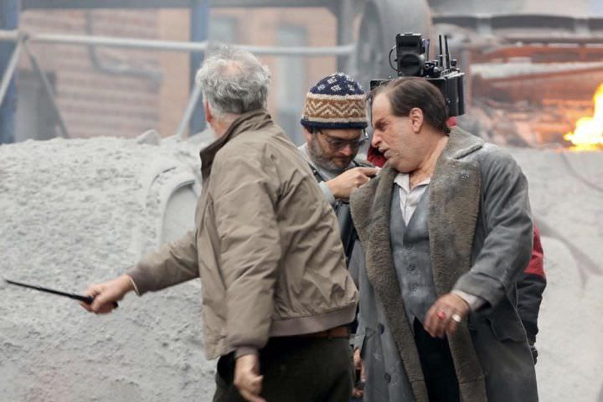 2024-2-penguin-colin-farrell-gets-a-comic-accurate-upgrade-in-latest-set-photos-01