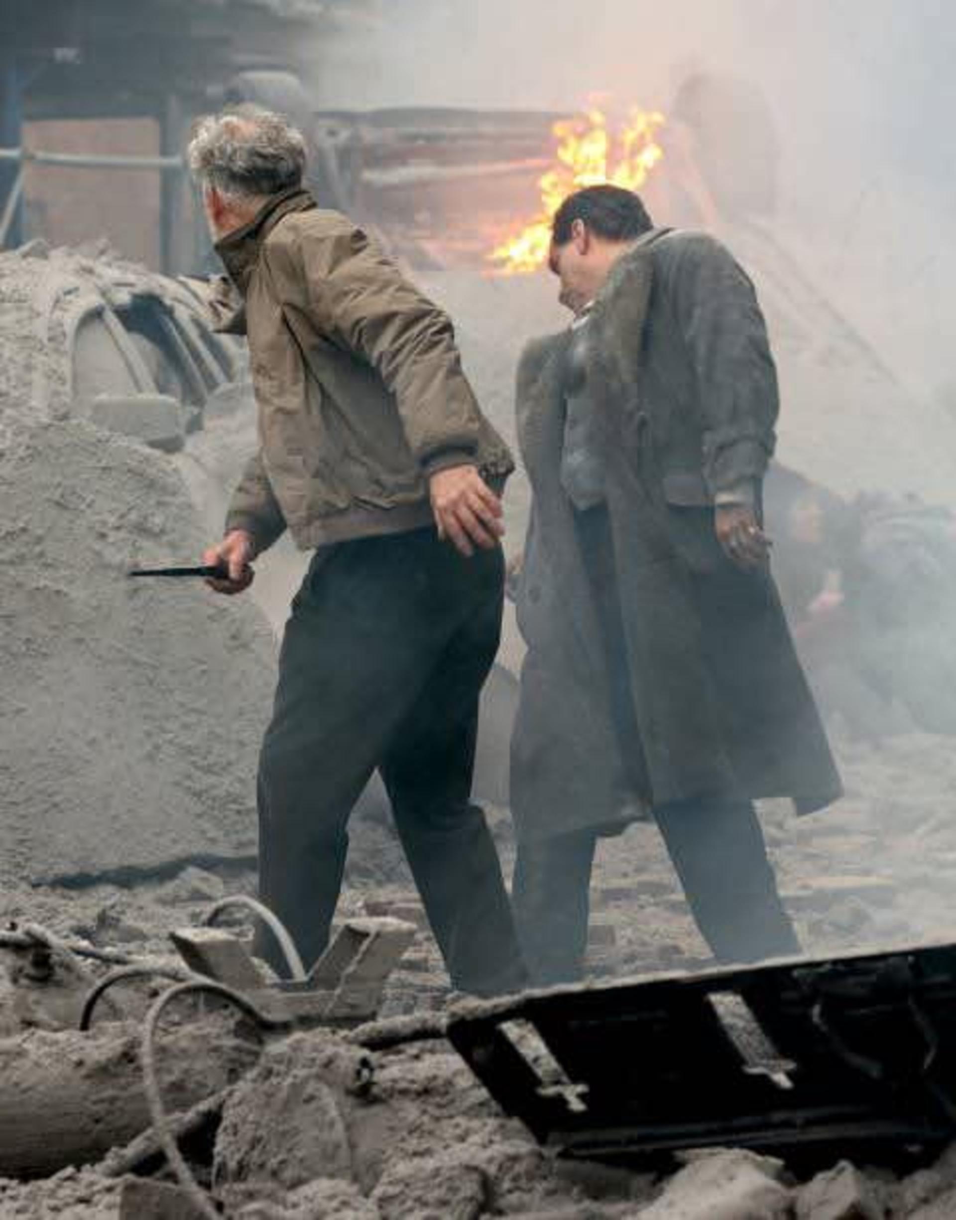 2024-2-penguin-colin-farrell-gets-a-comic-accurate-upgrade-in-latest-set-photos-02