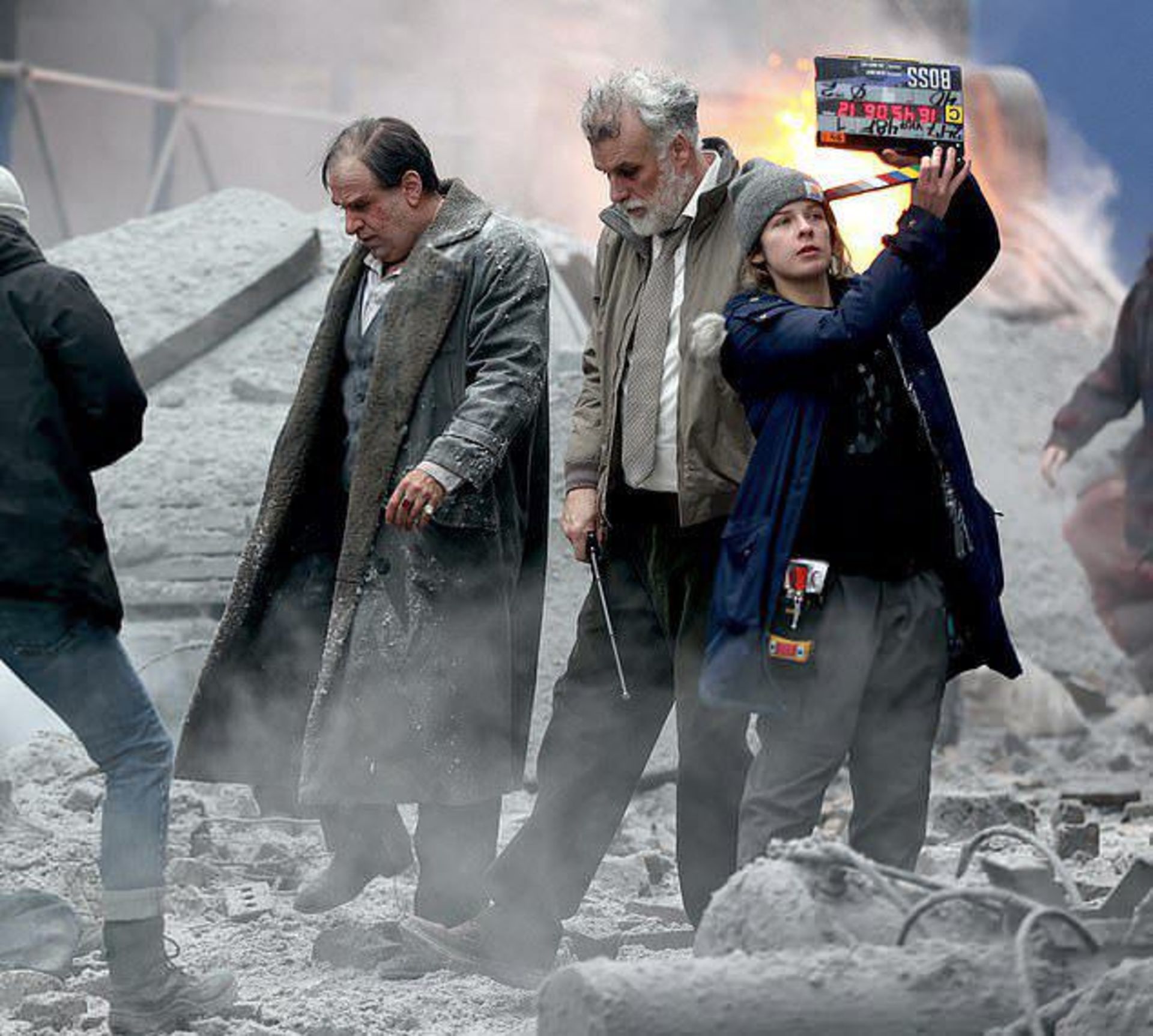 2024-2-penguin-colin-farrell-gets-a-comic-accurate-upgrade-in-latest-set-photos-04