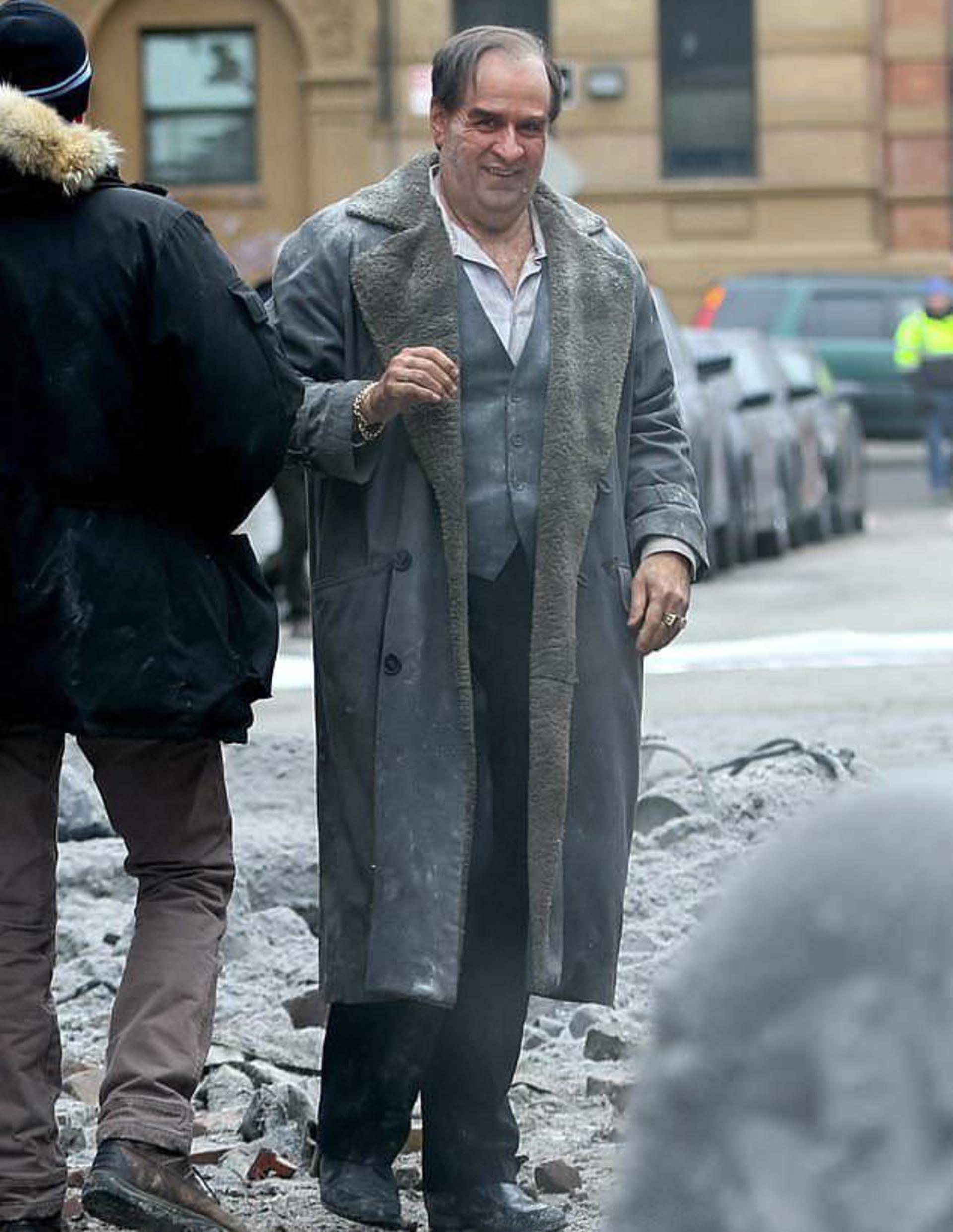 2024-2-penguin-colin-farrell-gets-a-comic-accurate-upgrade-in-latest-set-photos-05