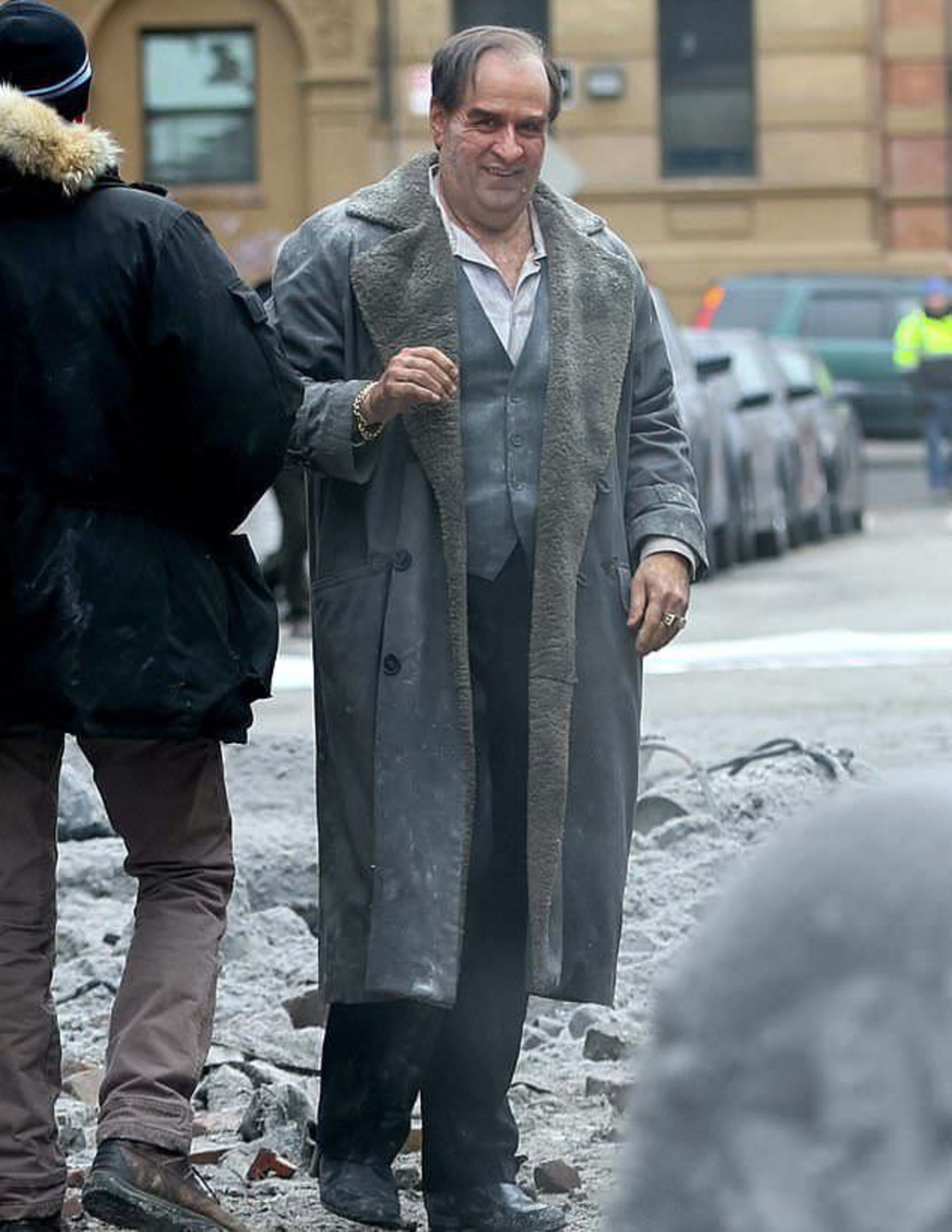 2024-2-penguin-colin-farrell-gets-a-comic-accurate-upgrade-in-latest-set-photos-05