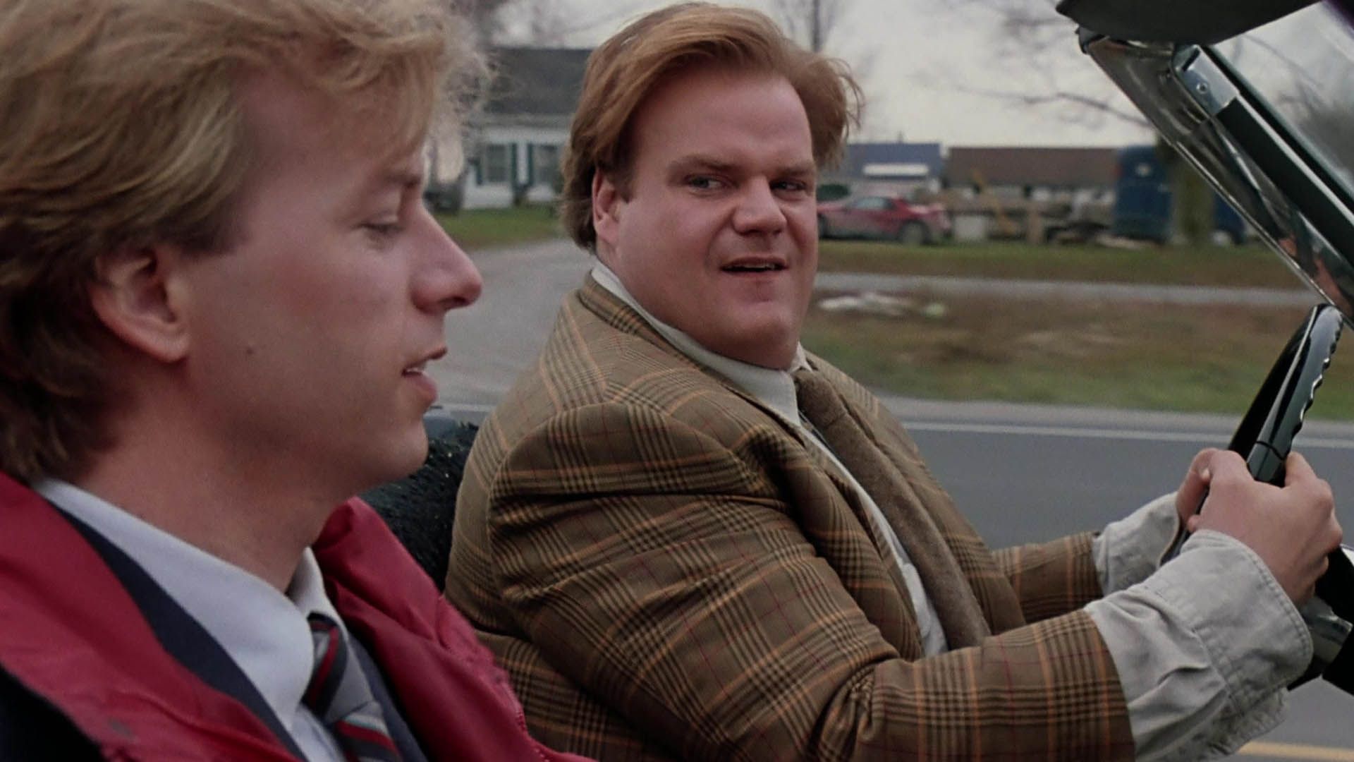 کریس فارلی درحل رانندگی در فیلم Tommy Boy