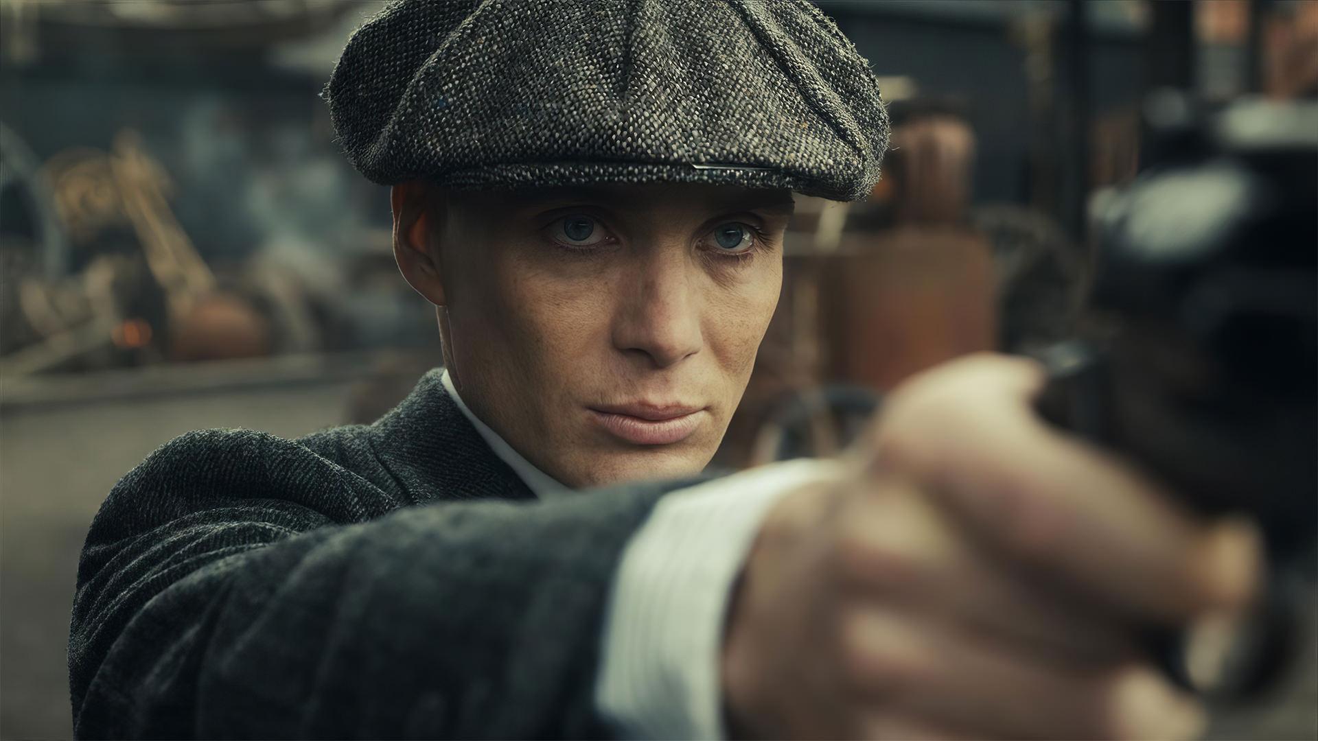 نشانه‌گیری توماس شلبی با تفنگ در سریال Peaky Blinders 