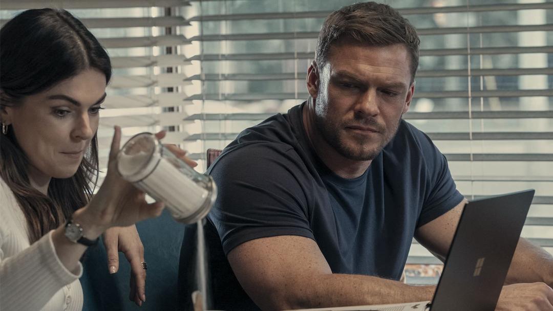 2024-3-reacher-season-2-alan-ritchson-and-dixon-in-cafe