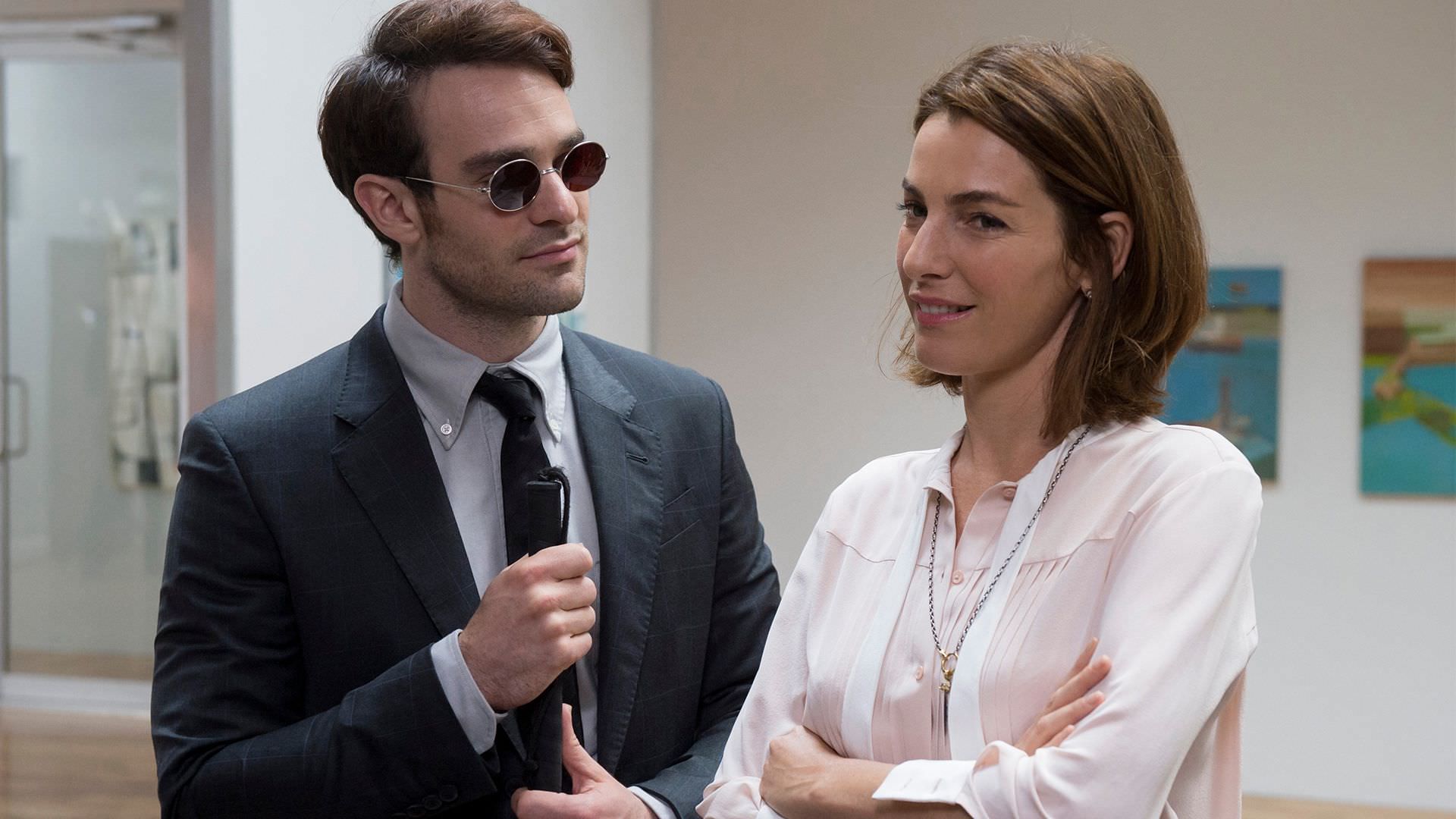 آیلت زورر و چارلی کاکس در فصل اول سریال Daredevil