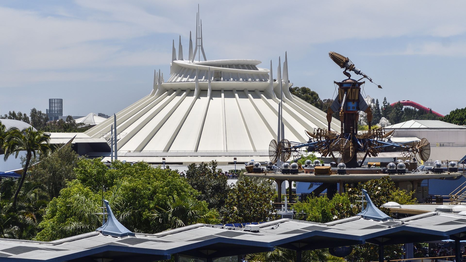 پارک تفریحی Space Mountain