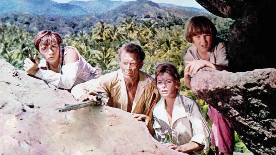 اعضای خانواده رابینسون در کوه در فیلم Swiss Family Robinson