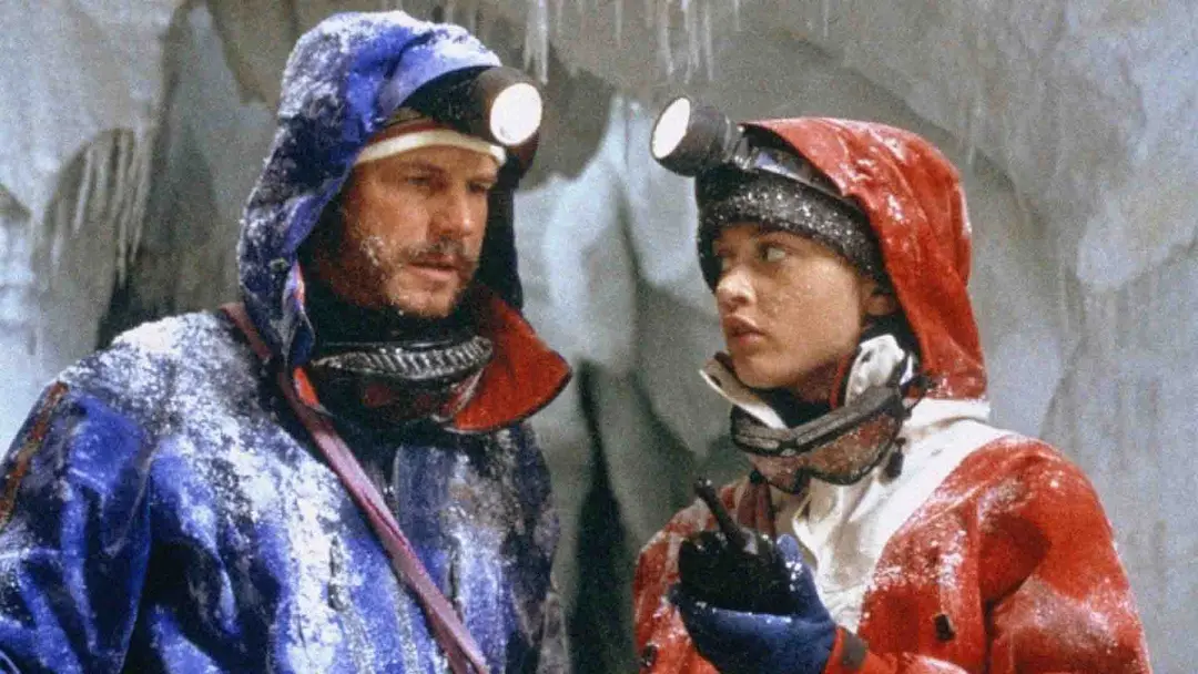 دو بازیگر اصلی فیلم Vertical Limit با لباس‌های کوهنوردی