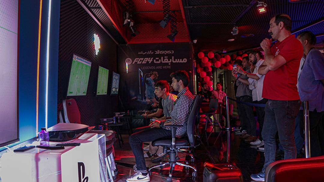 2024-6-dgland-fc24-gamers-playing