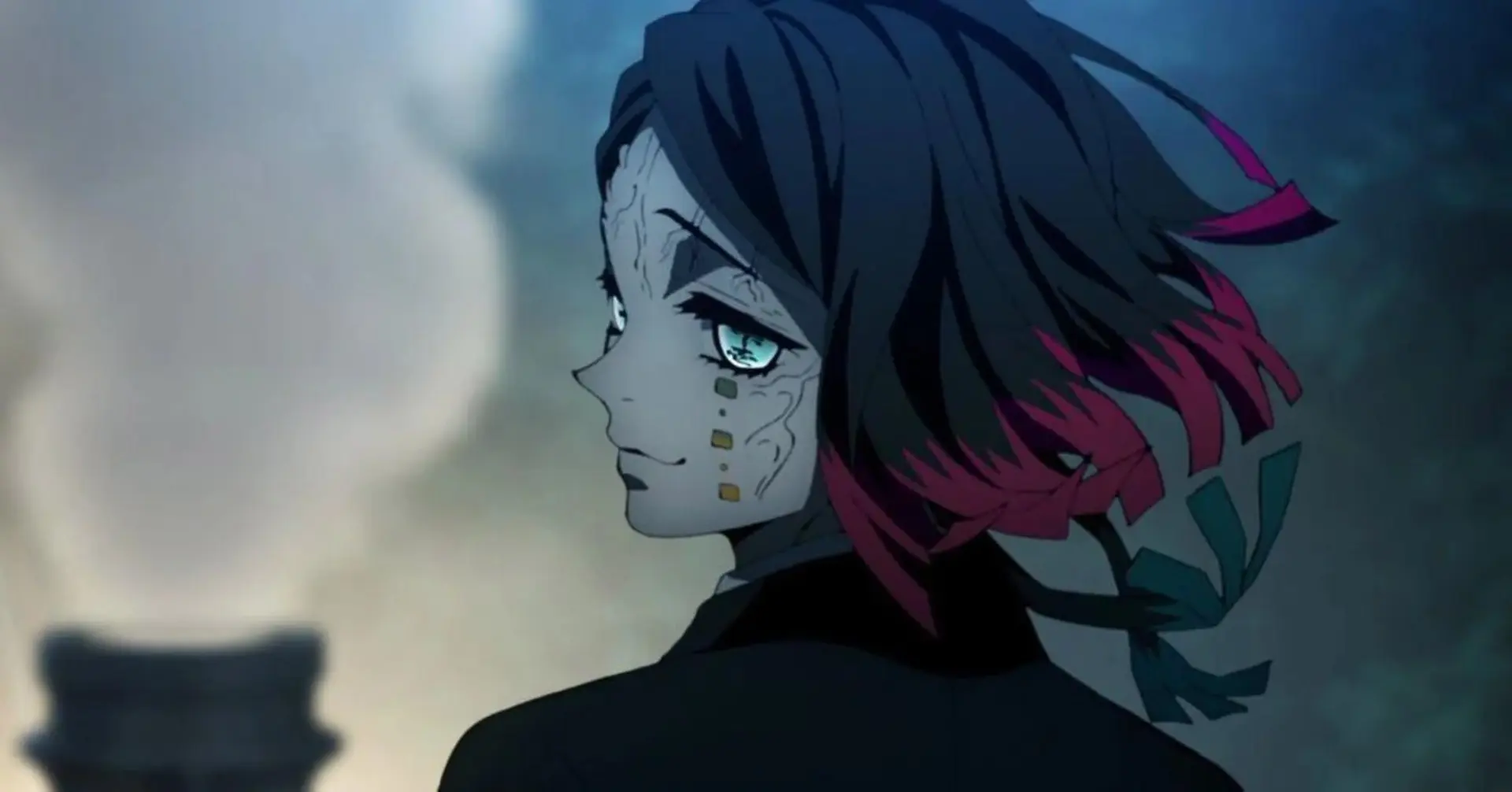 انمو درحال نگاه کردن به عقب
