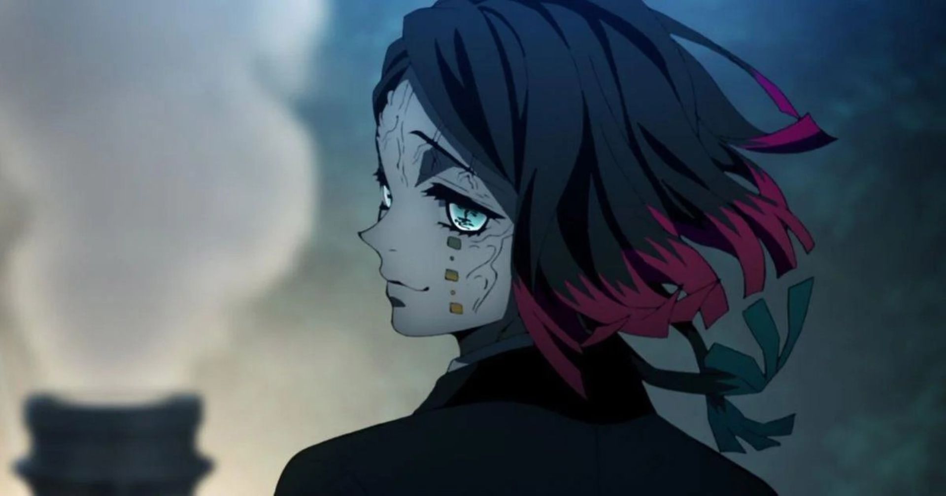 انمو درحال نگاه کردن به عقب