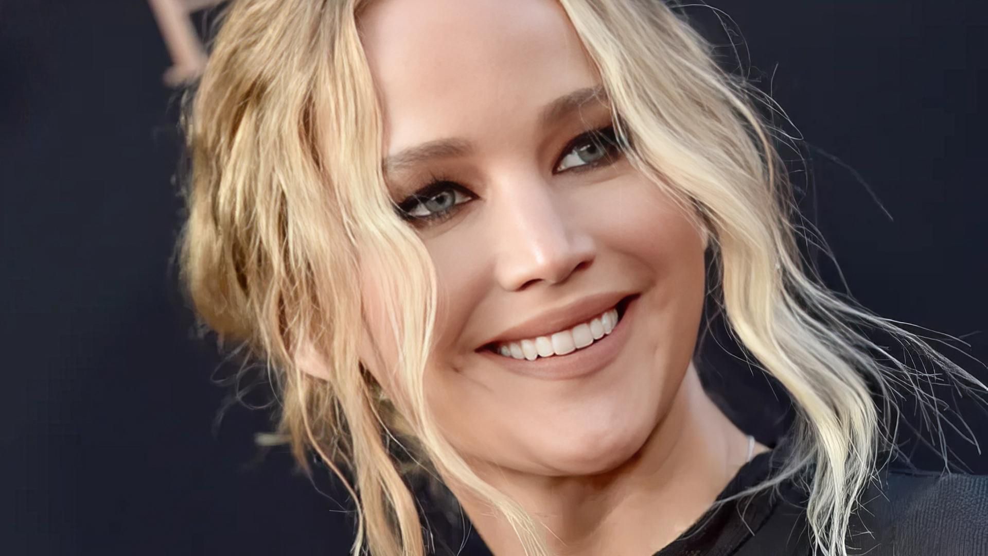 خنده جنیفر لارنس مقابل دوربین