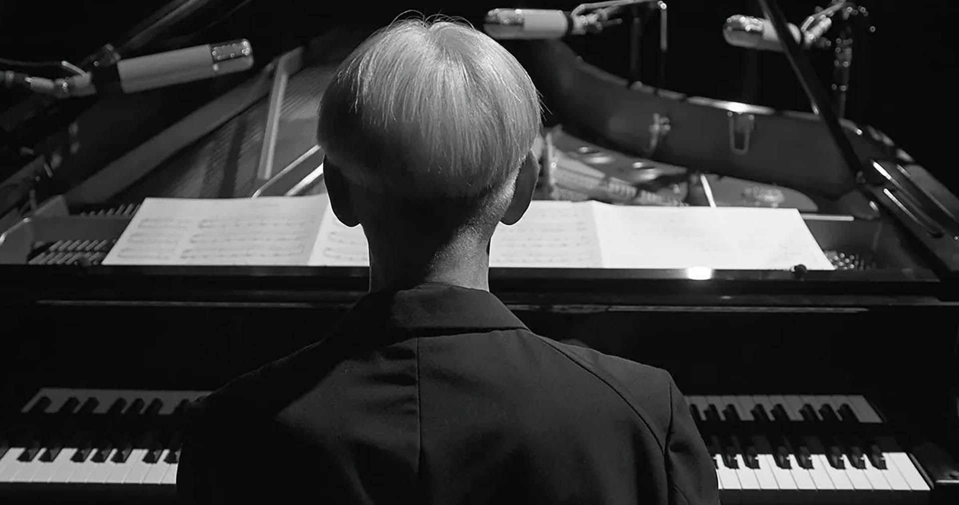 ریوئیچی ساکاموتو و پیانوی وی در مستند Ryuichi Sakamoto: Opus
