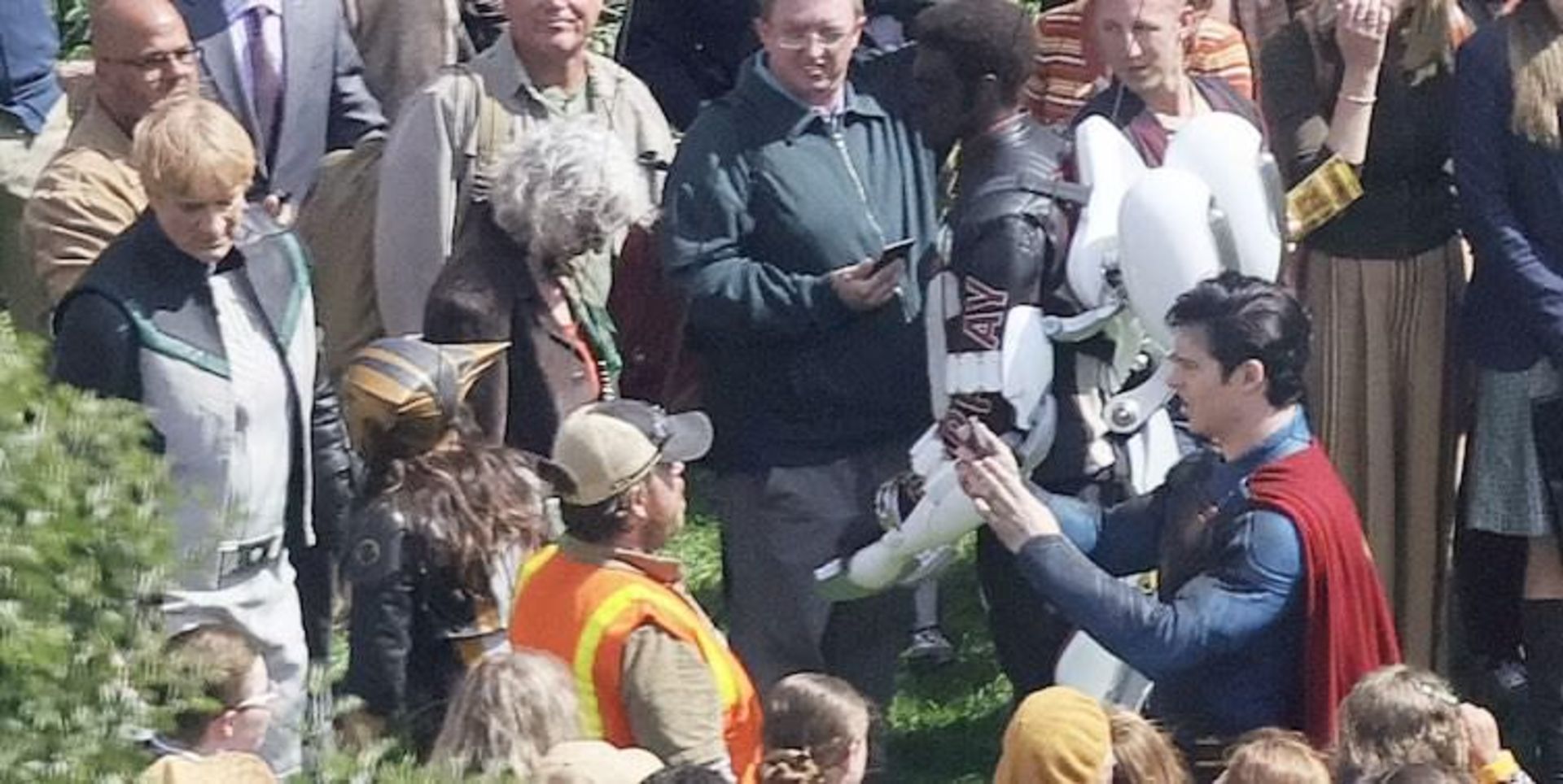 2024-7-superman-new-set-photos-give-us-a-better-look-at-green-lantern-hawkgirls-costumes-01