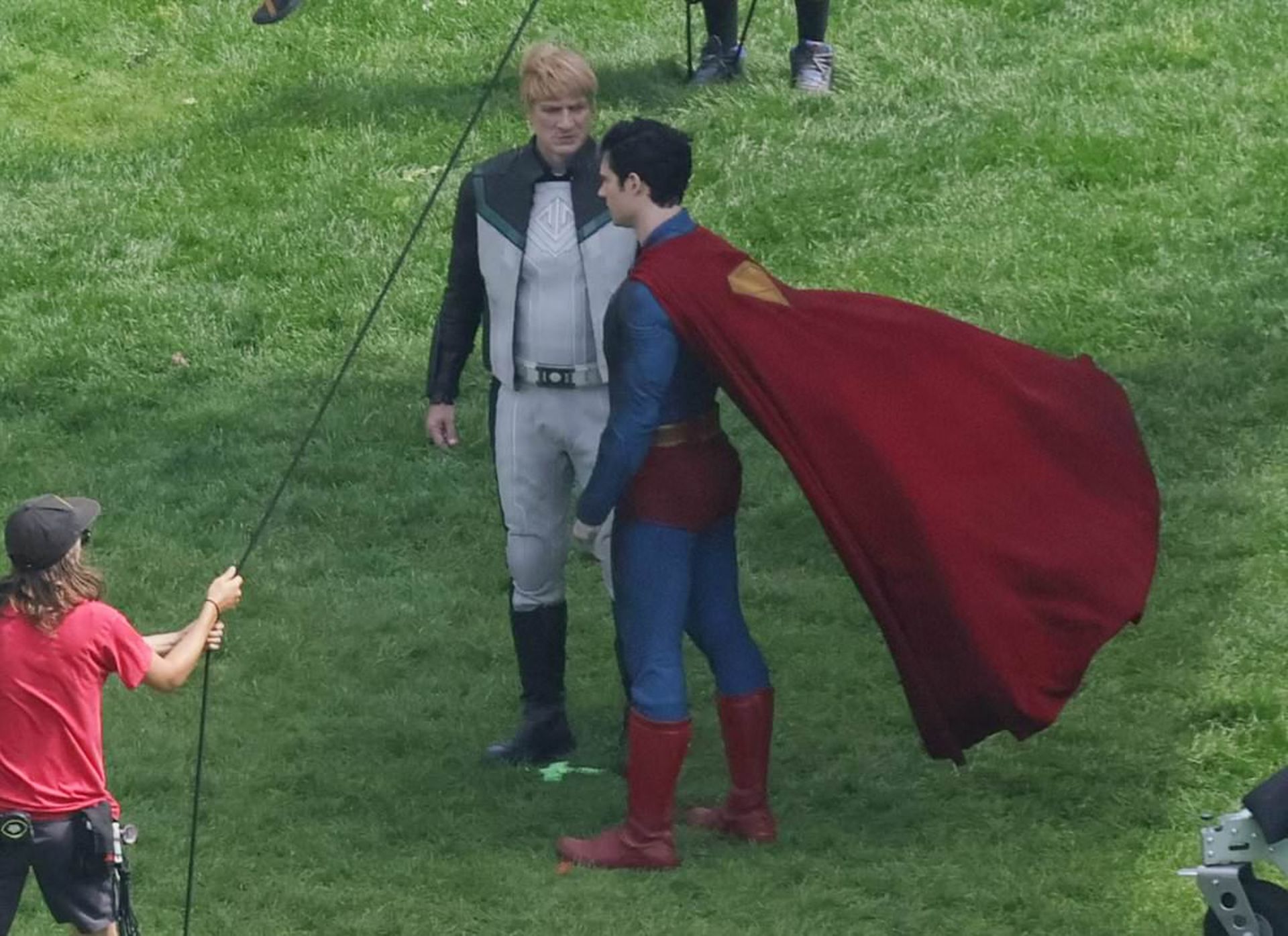 2024-7-superman-new-set-photos-give-us-a-better-look-at-green-lantern-hawkgirls-costumes-04