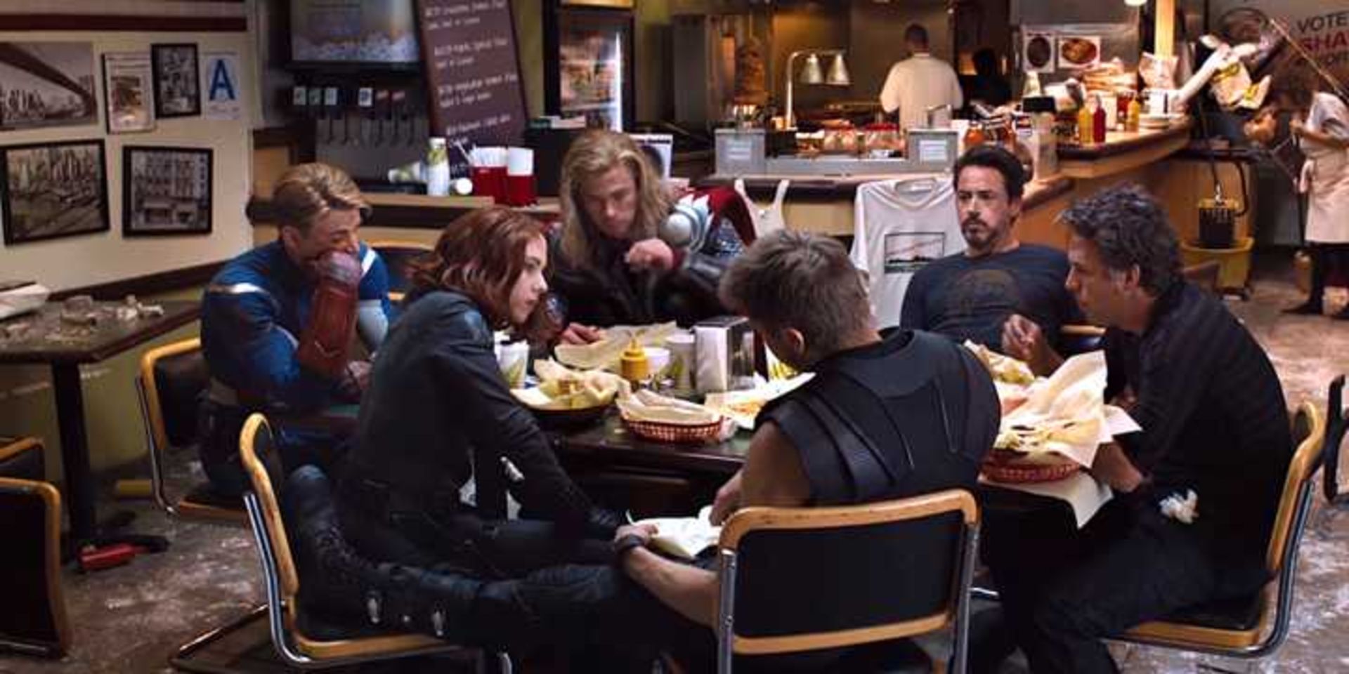 صحنه شام آخر انتقام‌جویان در فیلم The Avengers