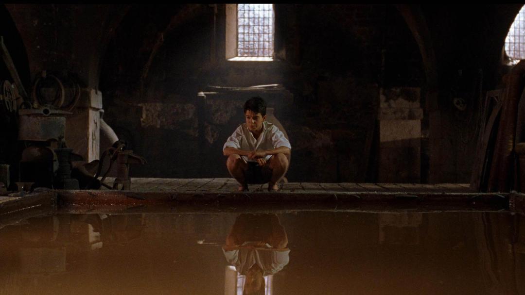 فیلم The Devil's Backbone