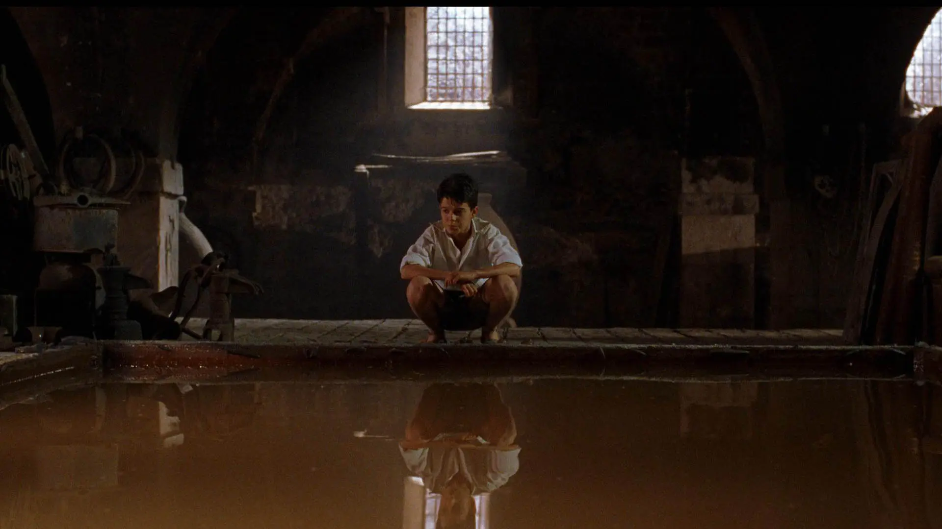 فیلم The Devil's Backbone