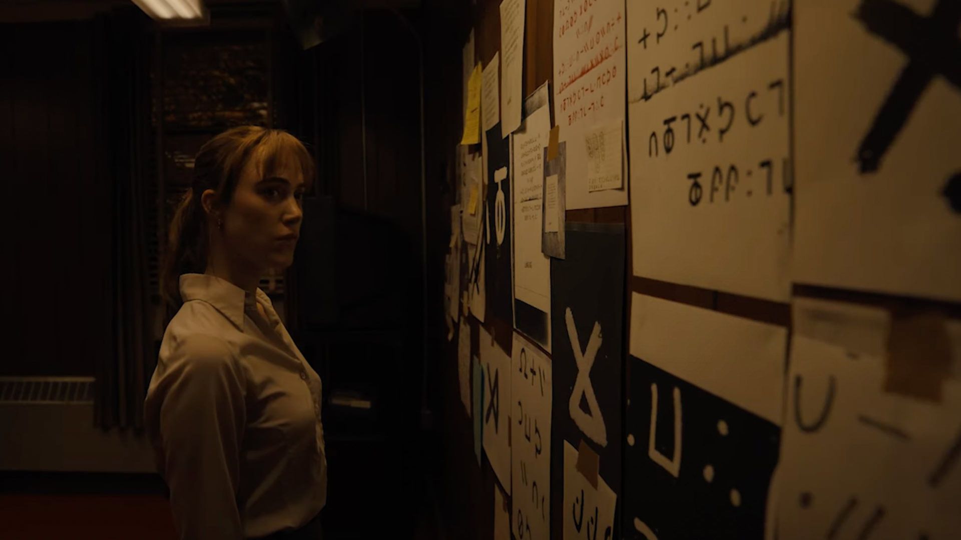 لی هارکر سرنخ‌ها را بررسی می‌کند فیلم لنگ دراز