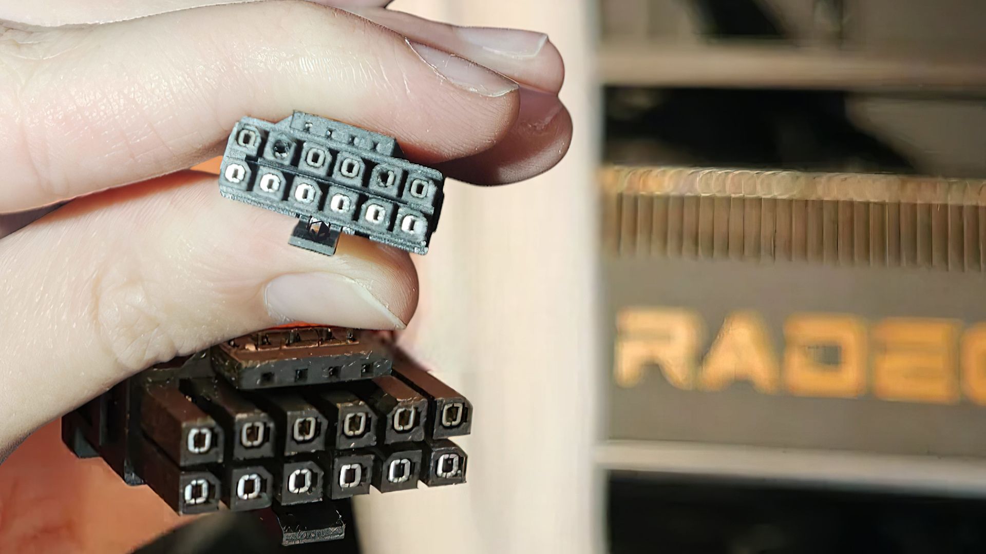 ذوب شدن کانکتور ۱۶ پین در کارت گرافیک Radeon RX 9070 XT شرکت AMD