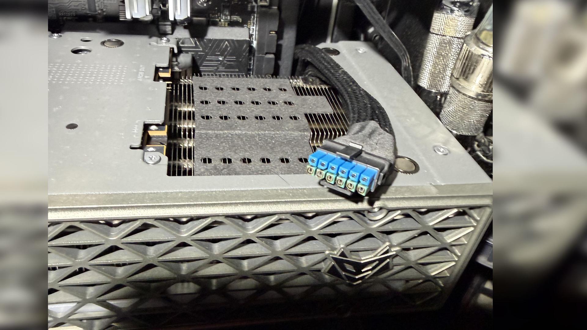 سوختگی کانکتور ۱۶ پین در کارت‌های NITRO+ 9070 شرکت Sapphire