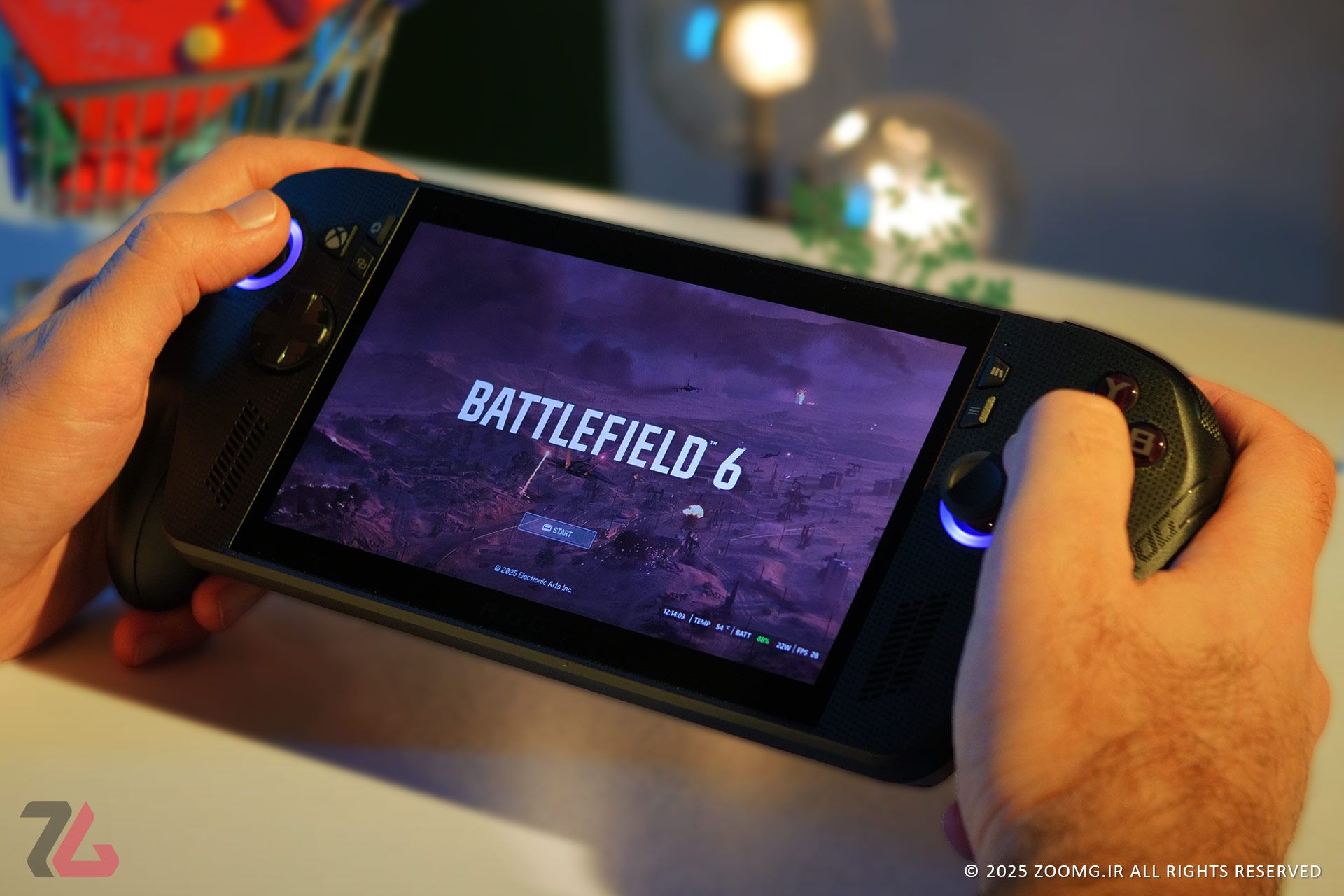 تصویر تجربه کاربری و در دست گرفتن کنسول ROG Xbox Ally X