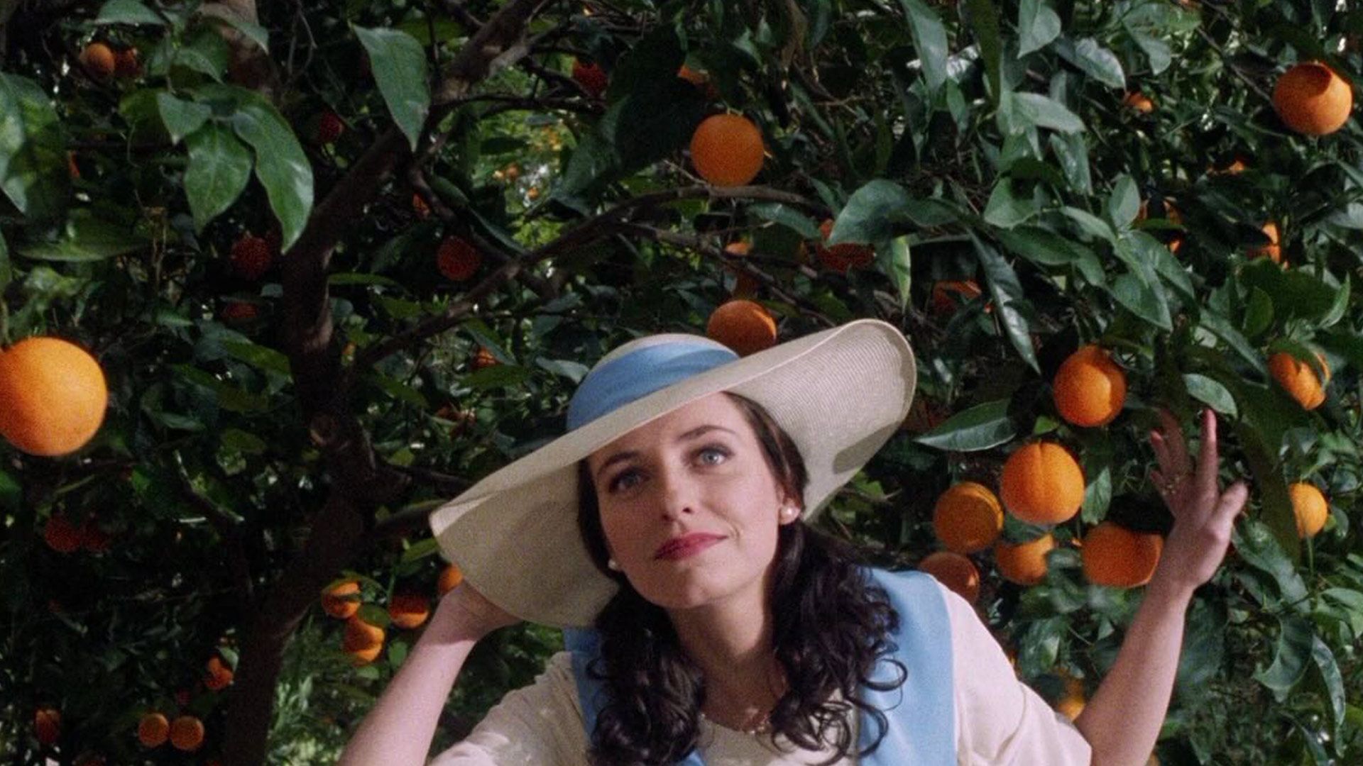 سیلویرا در باغ در فیلم Abraham's Valley