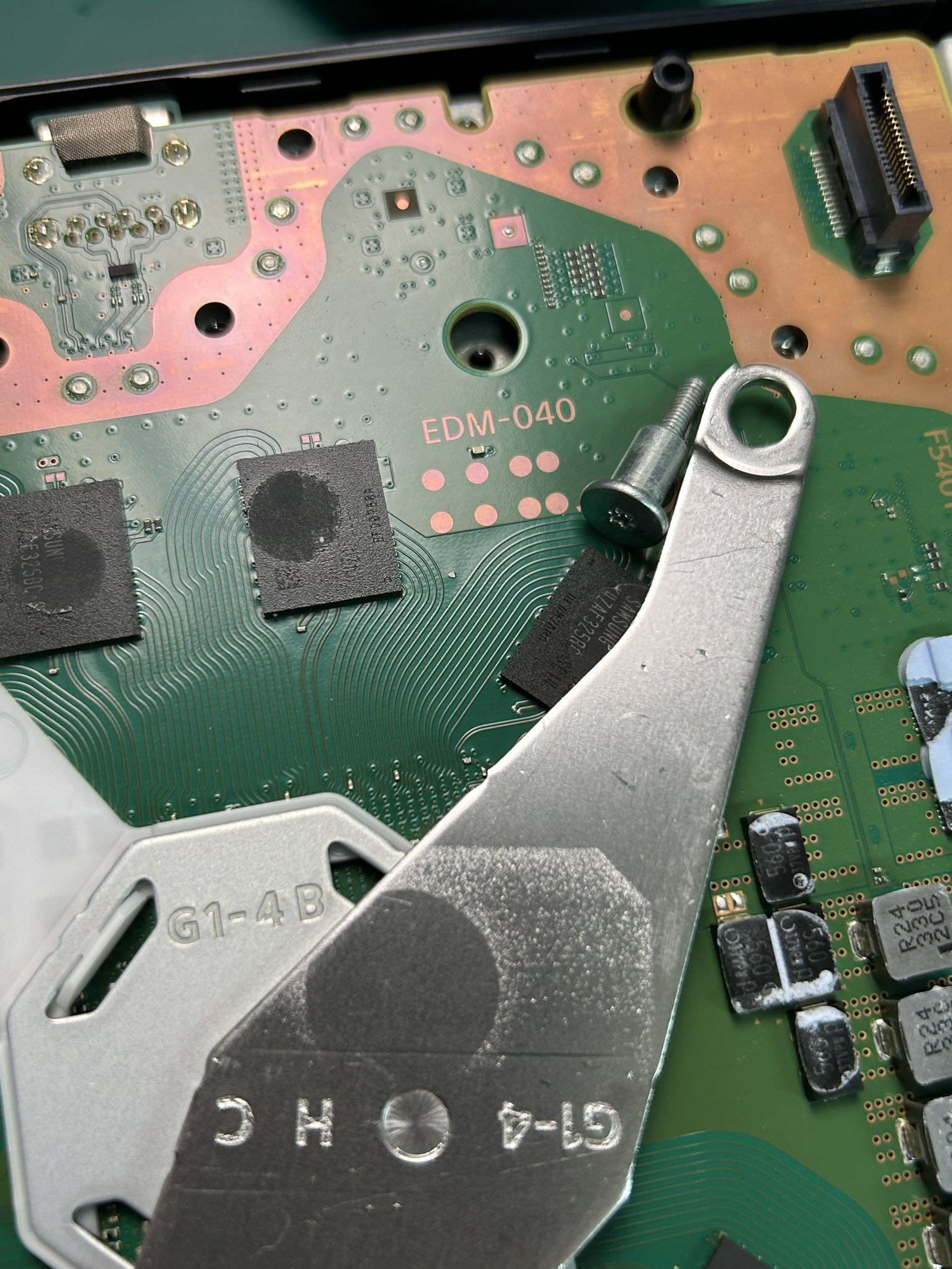 افت کارایی مایع فلزی در پلی استیشن 5 اسلیم