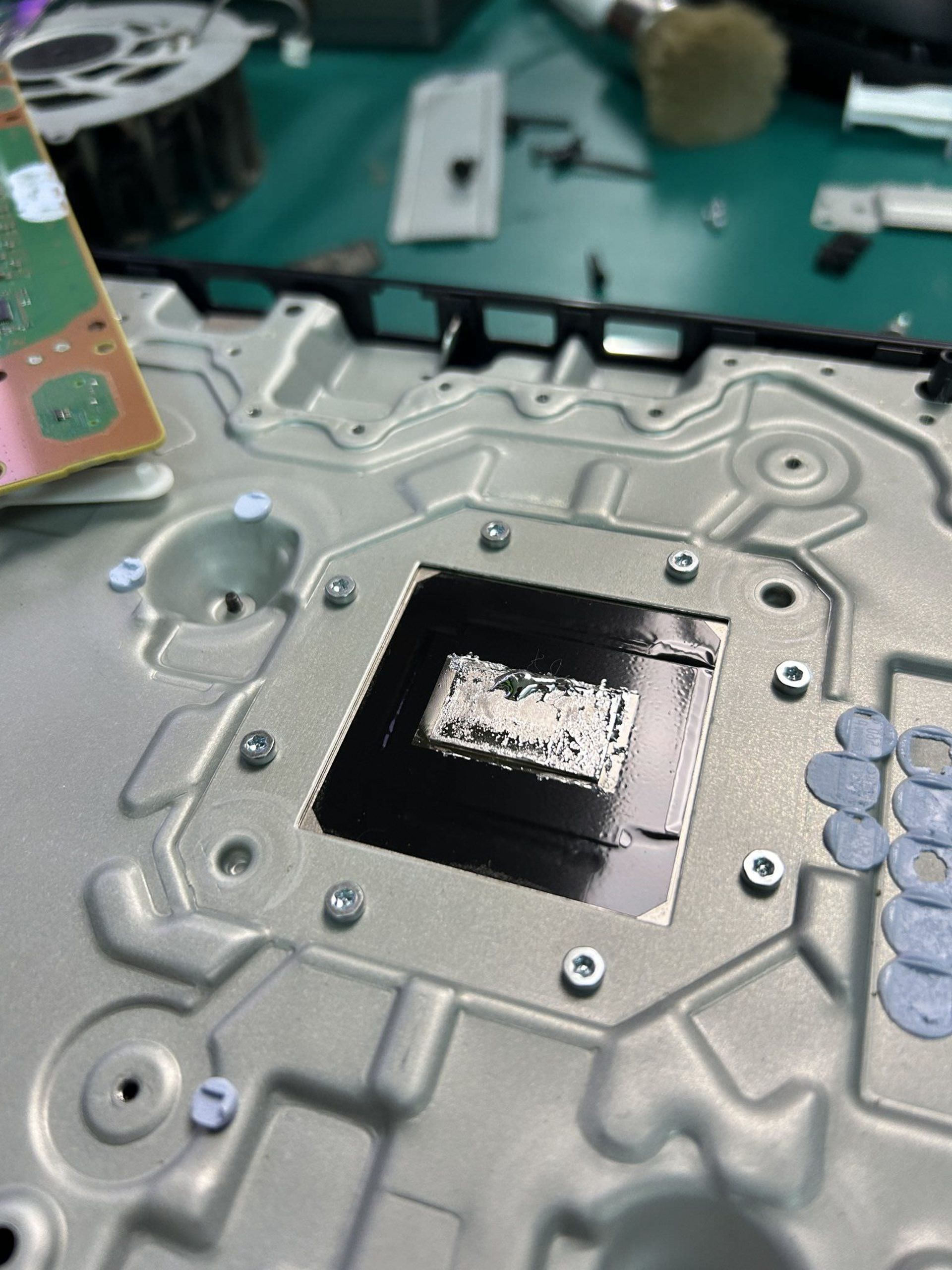 افت کارایی مایع فلزی در پلی استیشن 5 اسلیم