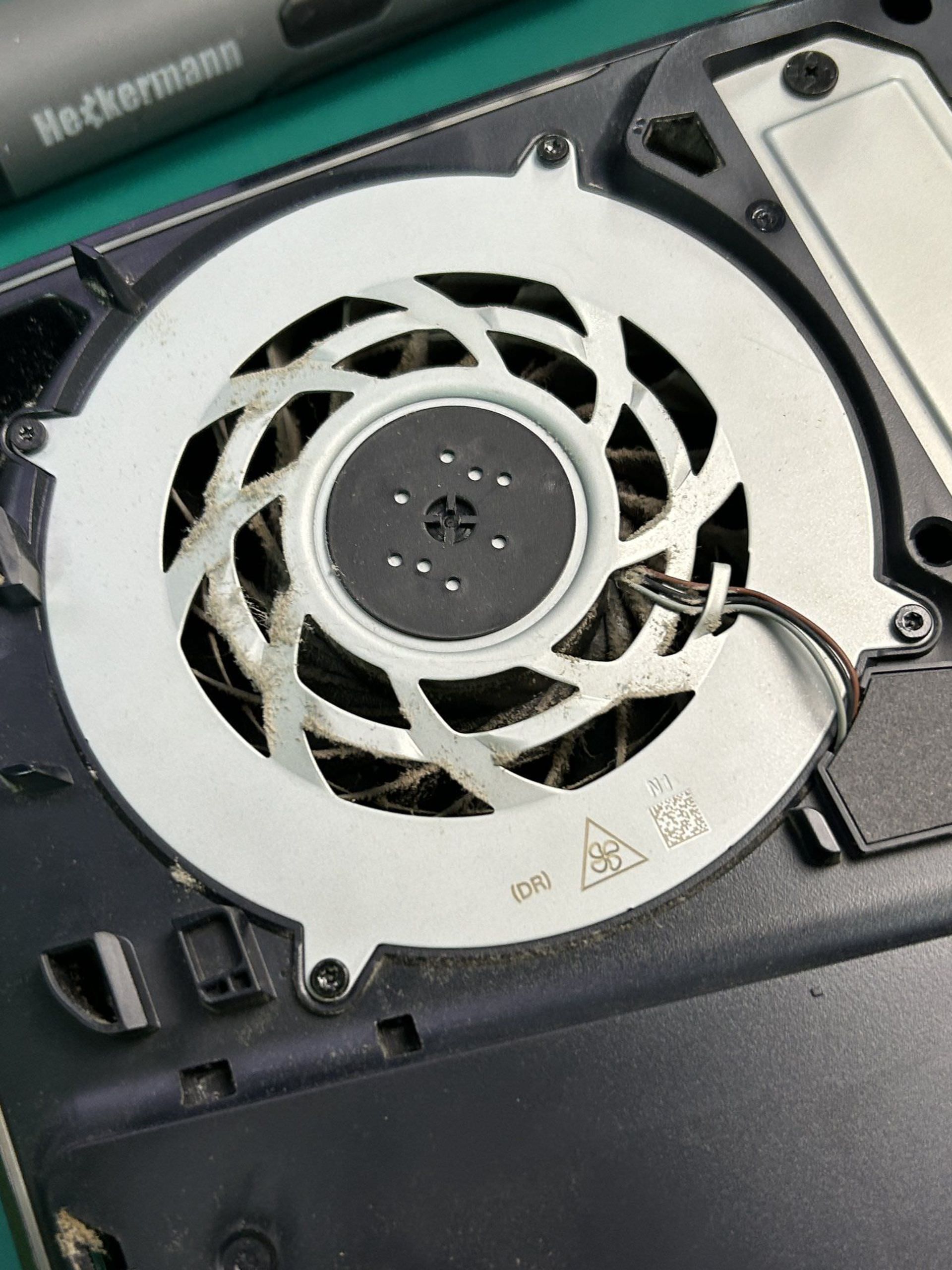 افت کارایی مایع فلزی در پلی استیشن 5 اسلیم