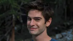 چهره اندرو گارفیلد (Andrew Garfield) در صحنه‌ای از فیلم Artificial