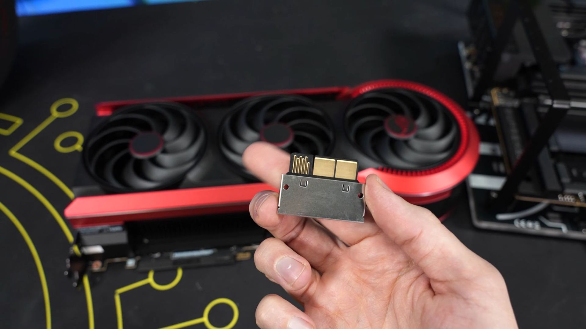 آداپتور برق ایسوس GC-HPWR در کارت گرافیک ROG Matrix GeForce RTX 5090