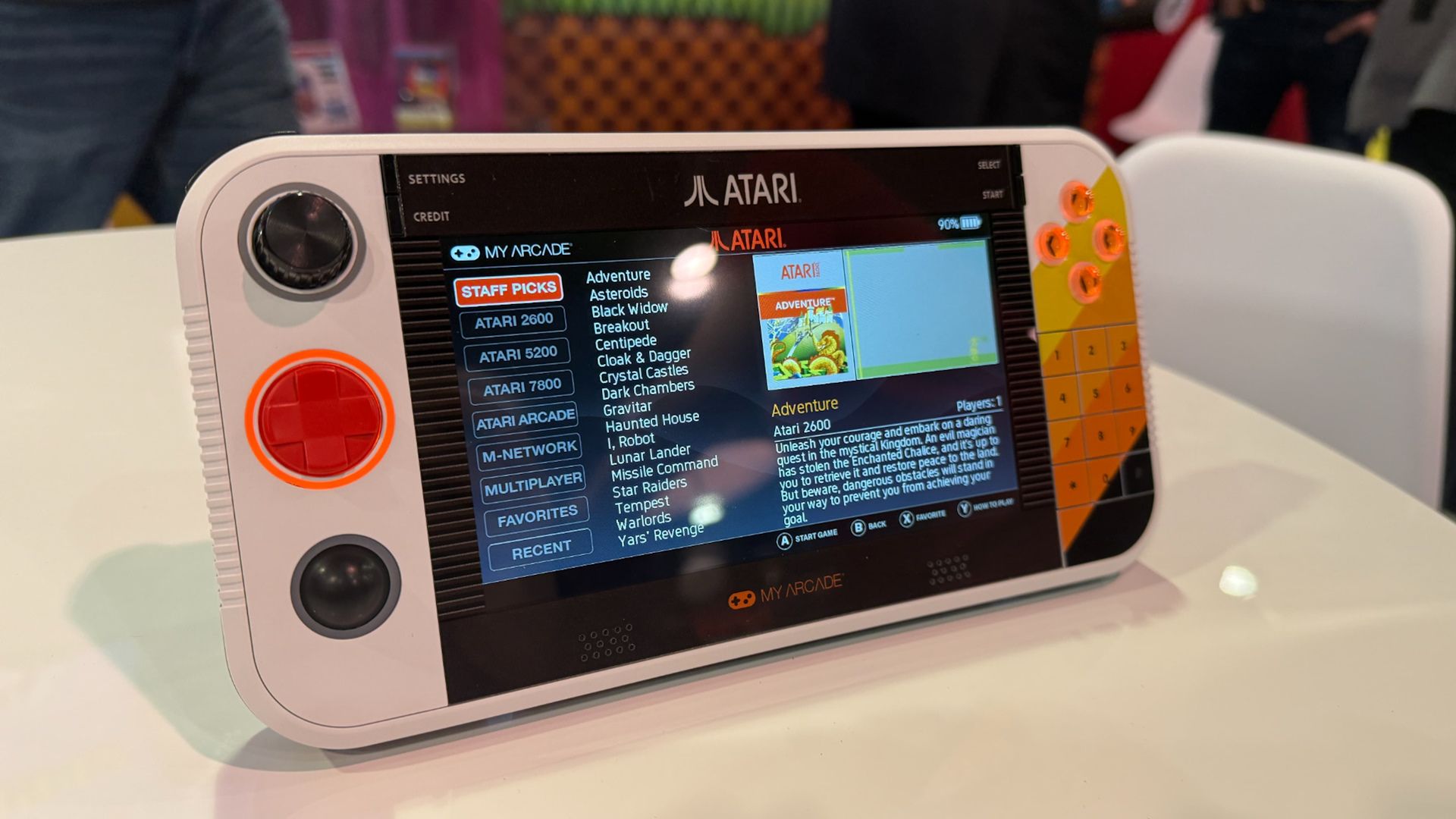 کنسول دستی Gamestation Go شرکت آتاری با ۲۰۰ بازی کلاسیک