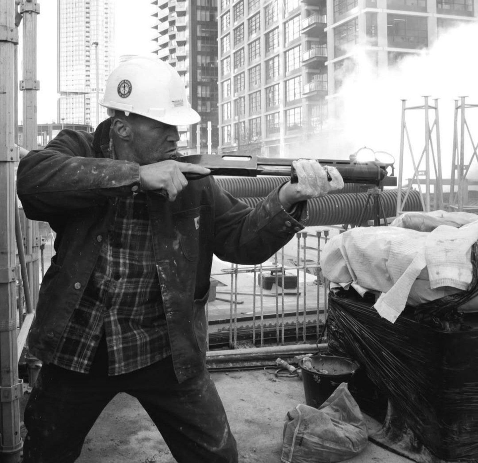 مقابله جیسون استاتهام با تبهکاران در فیلم A Working Man 