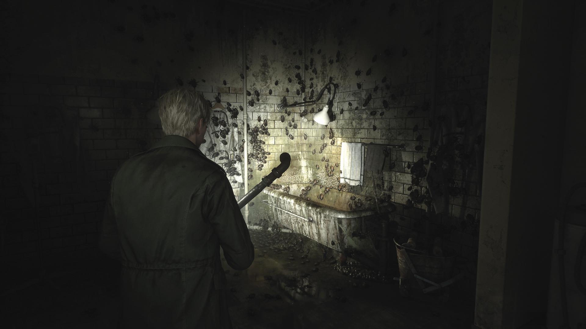هجوم سوسک‌ها و حشرات به وان حمام در بازی Silent Hill 2