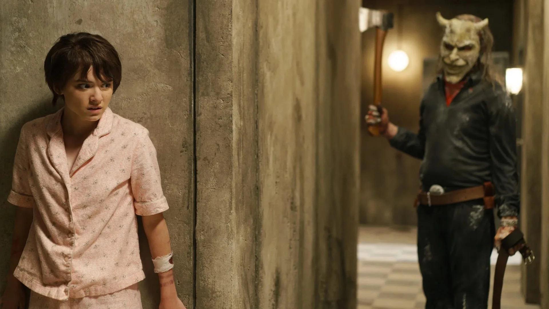 پنهان شدن گوئن از دست گرابر در فیلم Black Phone 2