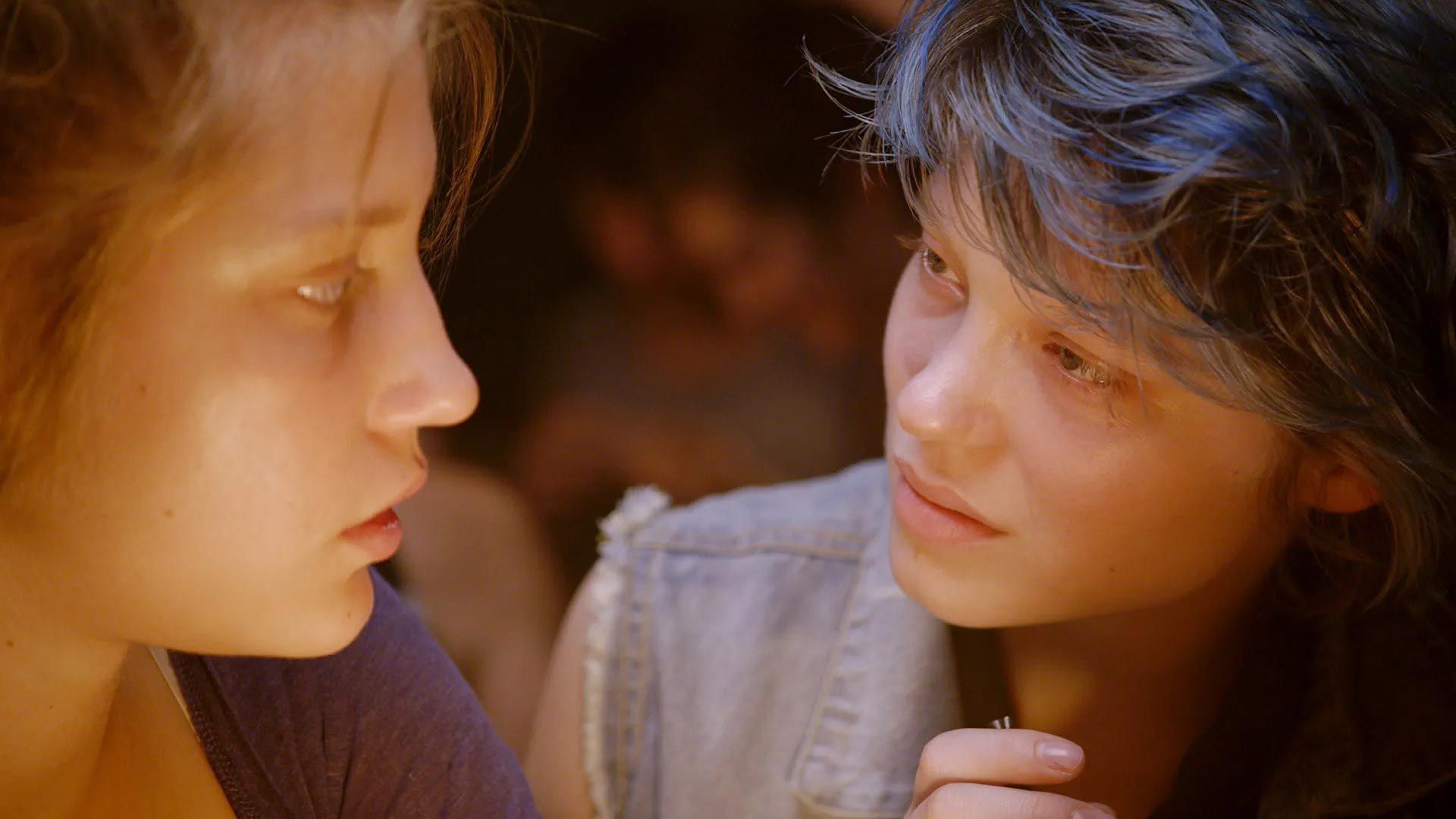 blue_is_the_warmest_color_two_teenage_girl_looking_each_others