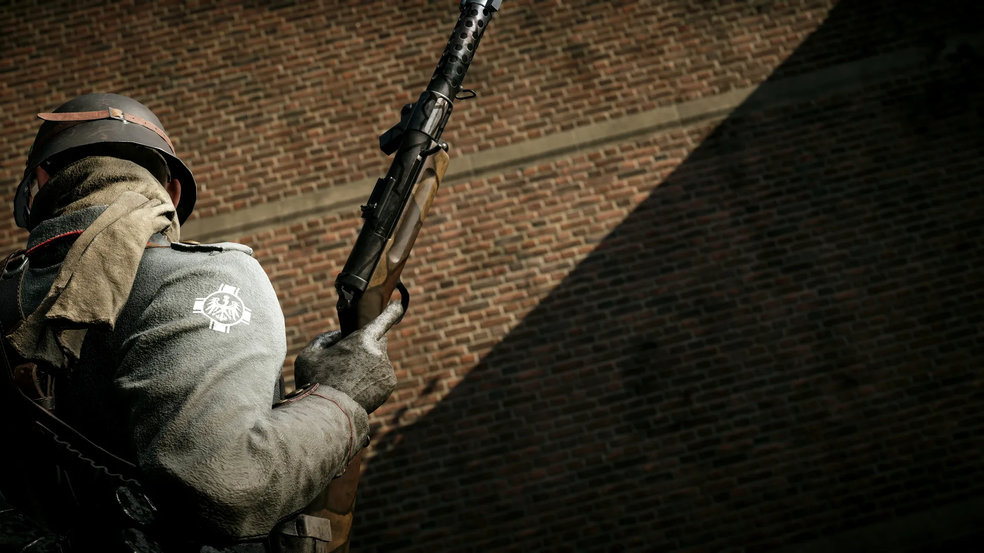سرباز جبهه متحدین رو‌به‌روی دیوار آجری در بازی Battlefield 1