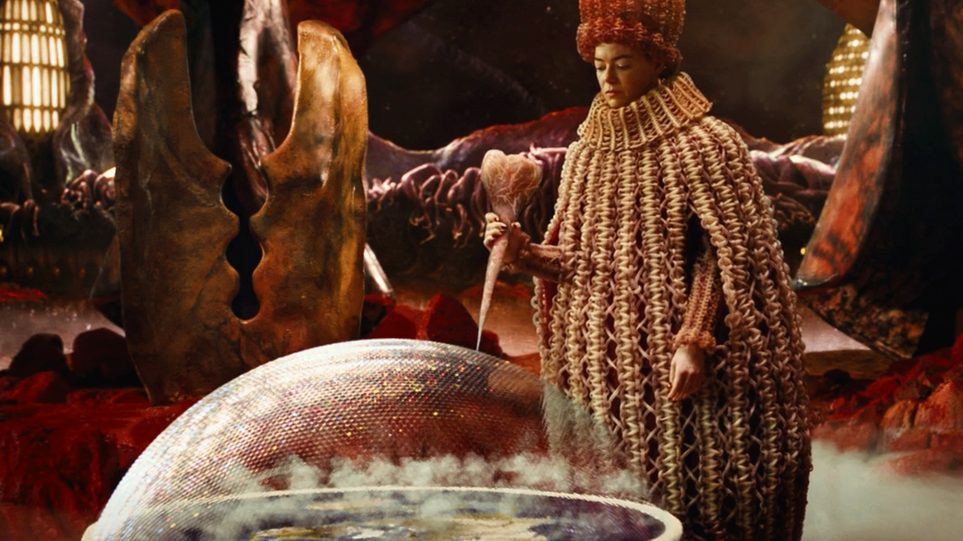 اما استون در حال نایود کردن زمین در فیلم bugonia