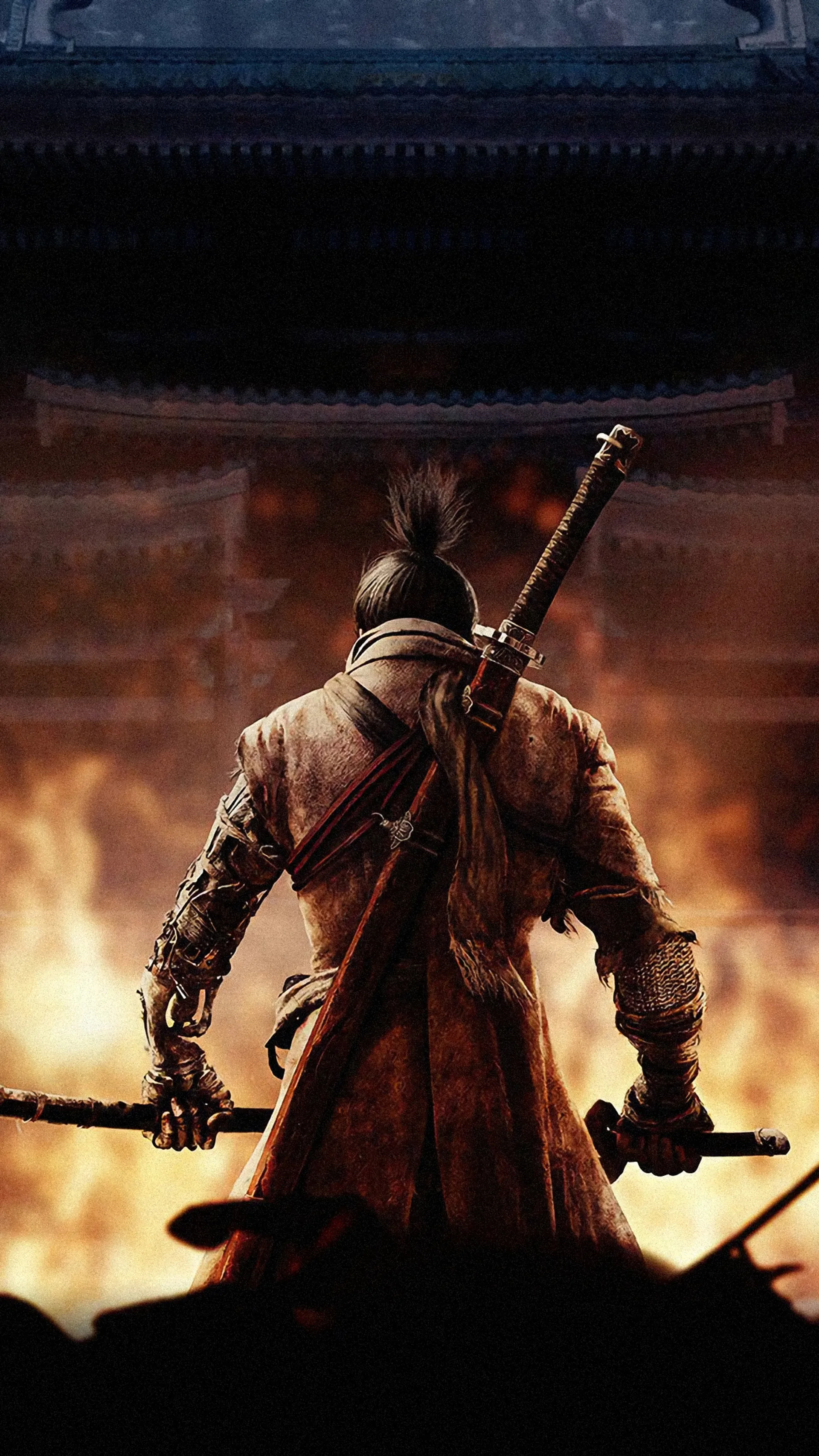 شخصیت اصلی بازی Sekiro: Shadows Die Twice در حال تماشای عمارت آتش‌گرفته