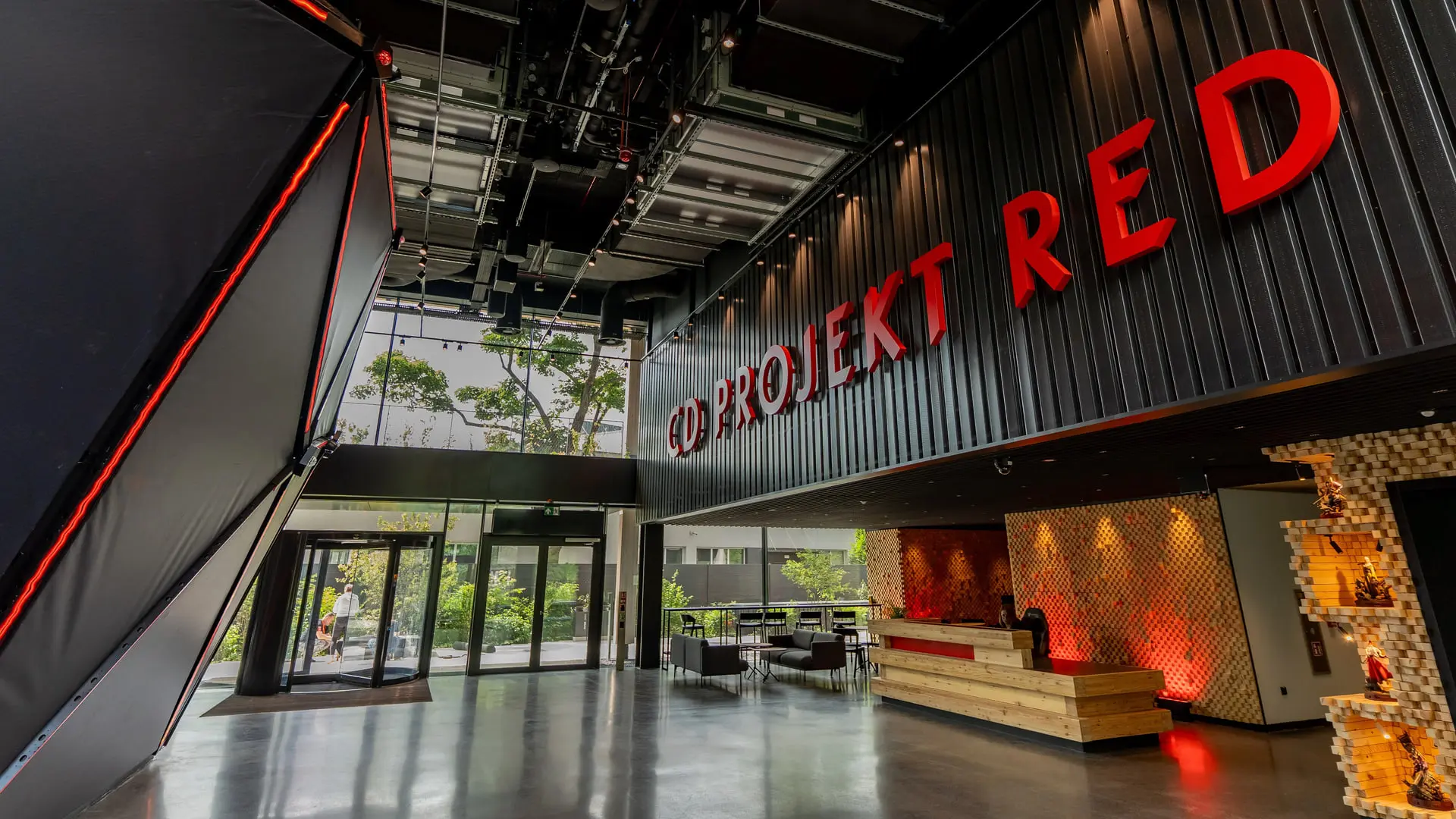 نمای داخلی و ورودی استودیو بازی‌سازی سی‌دی پراجکت رد (CD Projekt RED)
