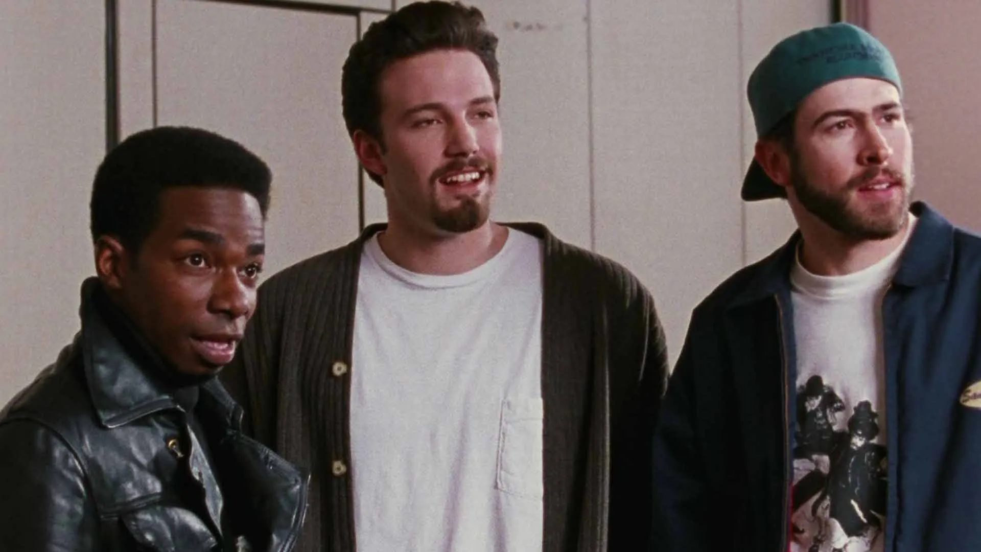 بن افلک در کنار دو بازیگر فیلم Chasing Amy