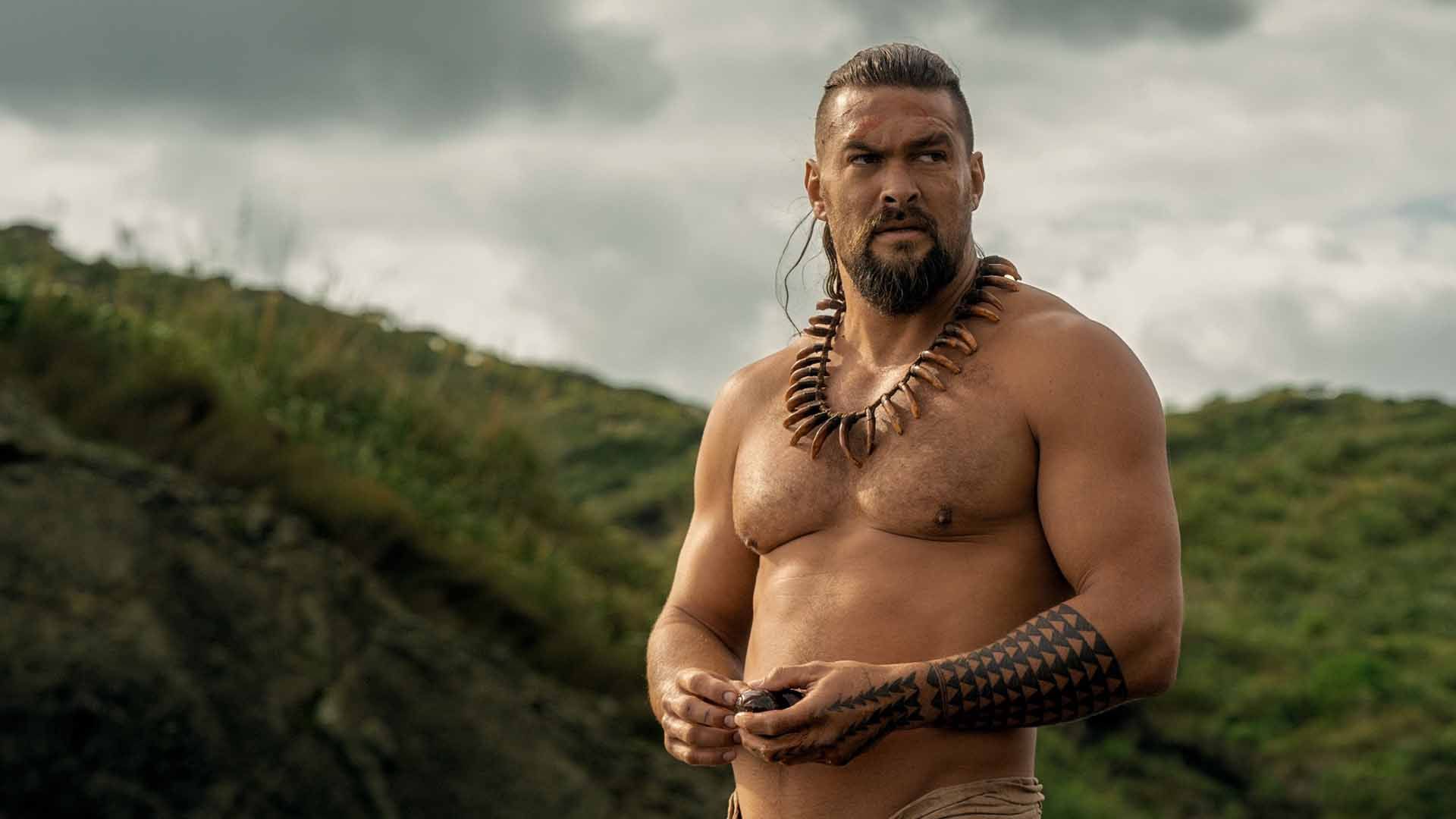 جیسون موموآ در نقش کایانا در سریال Chief of War