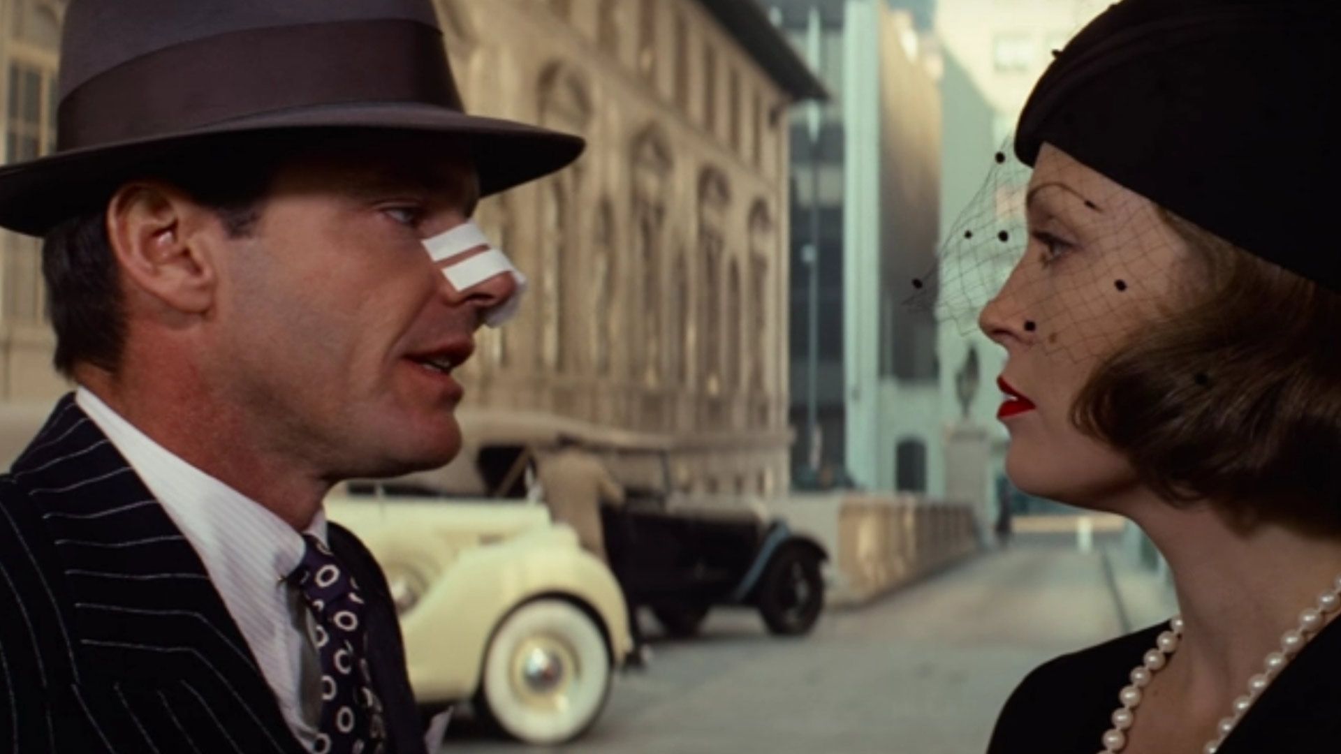 جک نیکلسون در حال صحبت کردن در فیلم  Chinatown