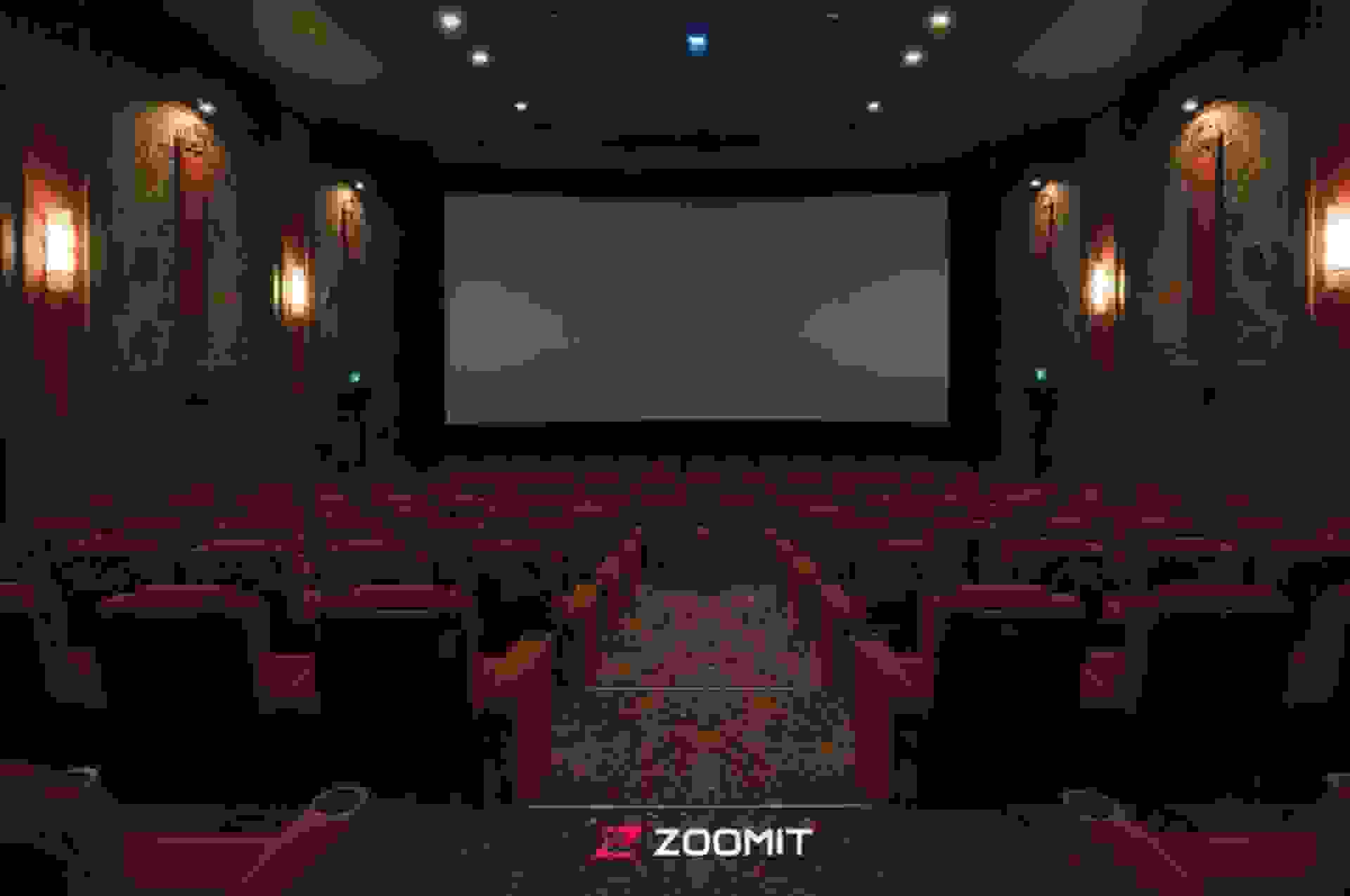 صندلی‌های قرمز سینما 