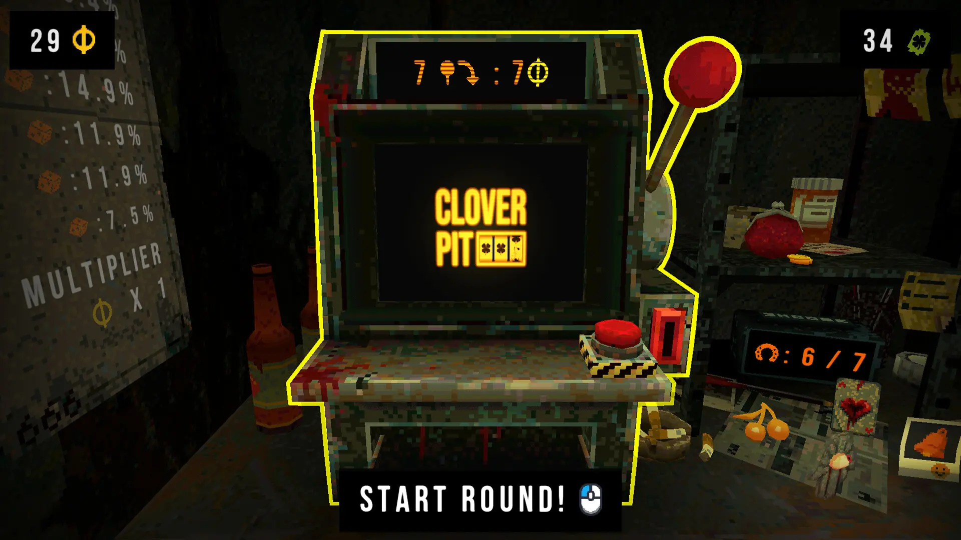 نمای محیط بازی موبایل CloverPit در یک اتاق تاریک و پر از اشیاء