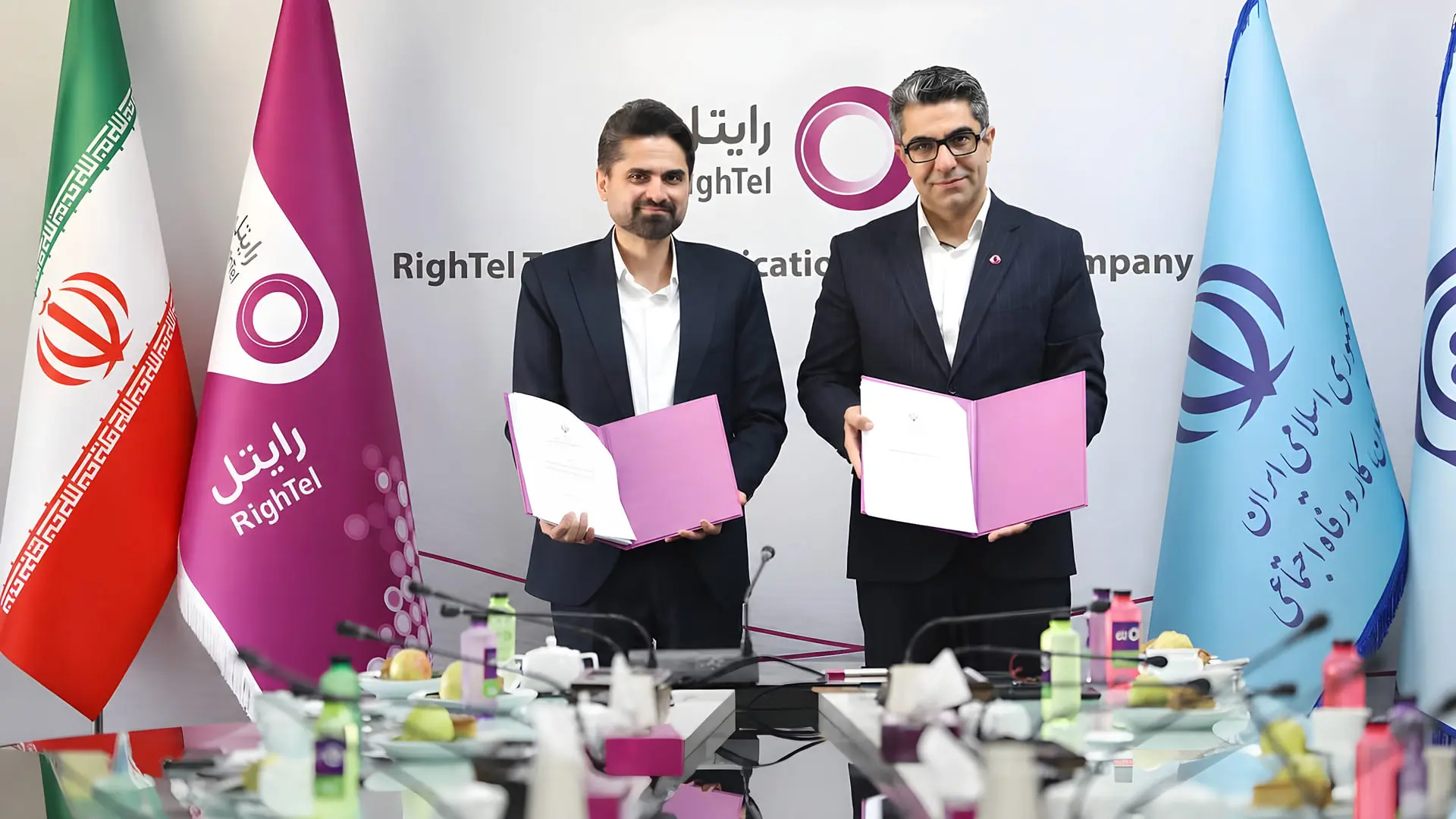 نمایندگان شرکت تعاون و رایتل (RighTel) در مراسم امضای قرارداد خدمات دیجیتال