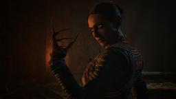 نمای نزدیک از شخصیت زن با ناخن‌های بلند و لباس سنتی در بازی The Blood of Dawnwalker