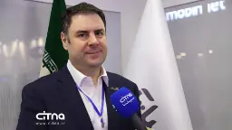 مدیر مسئول آسیاتک در حال گفت‌و‌گو با خبرنگار سیتنا